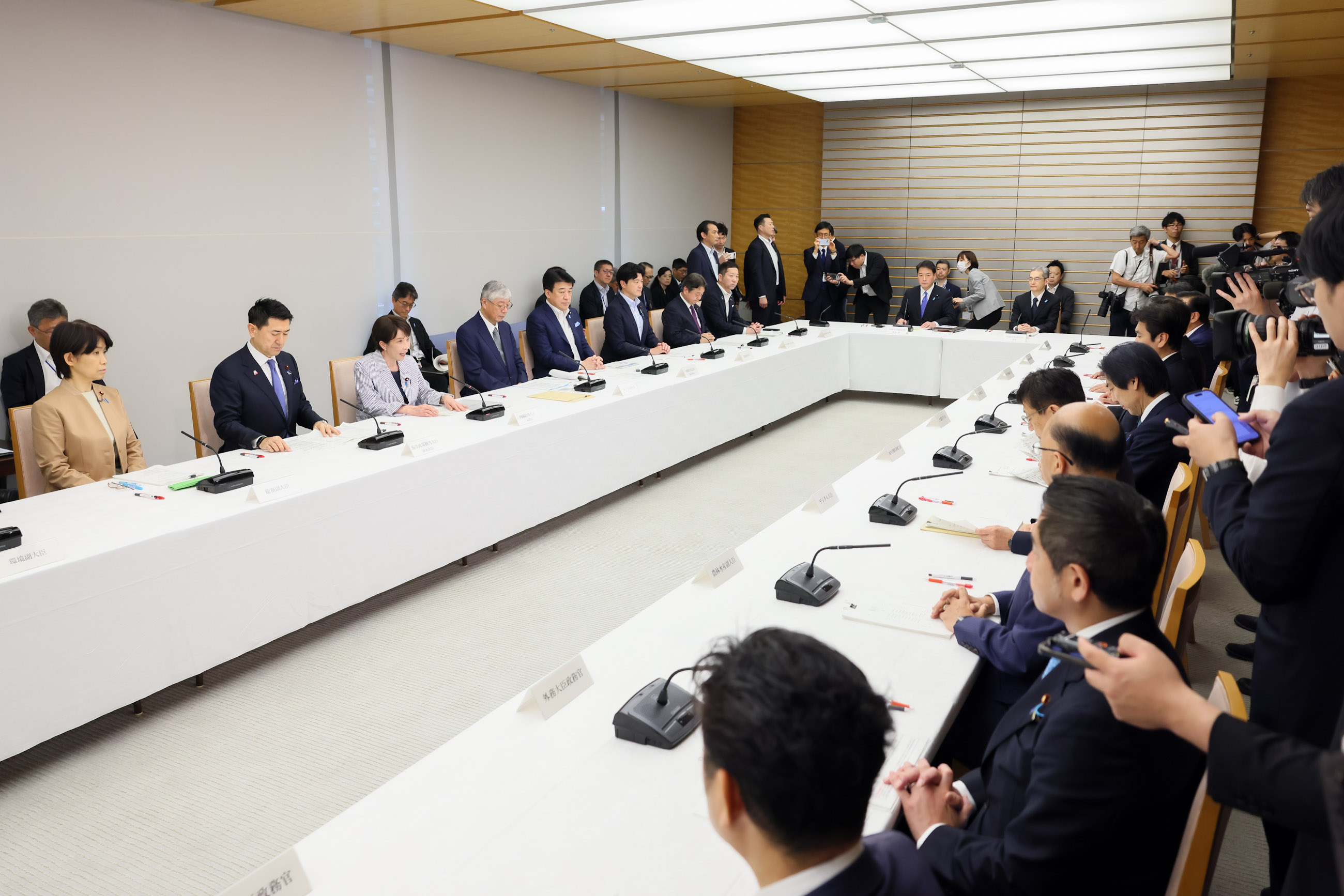 高市首相总结会议2