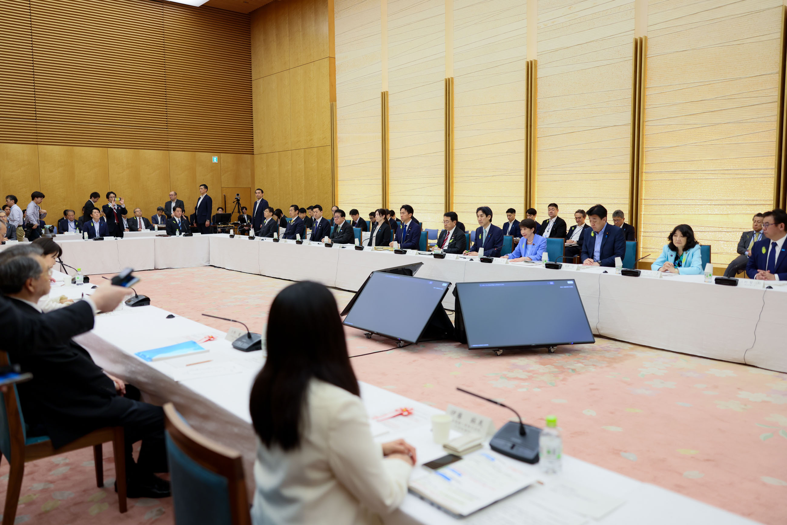 高市首相总结会议2