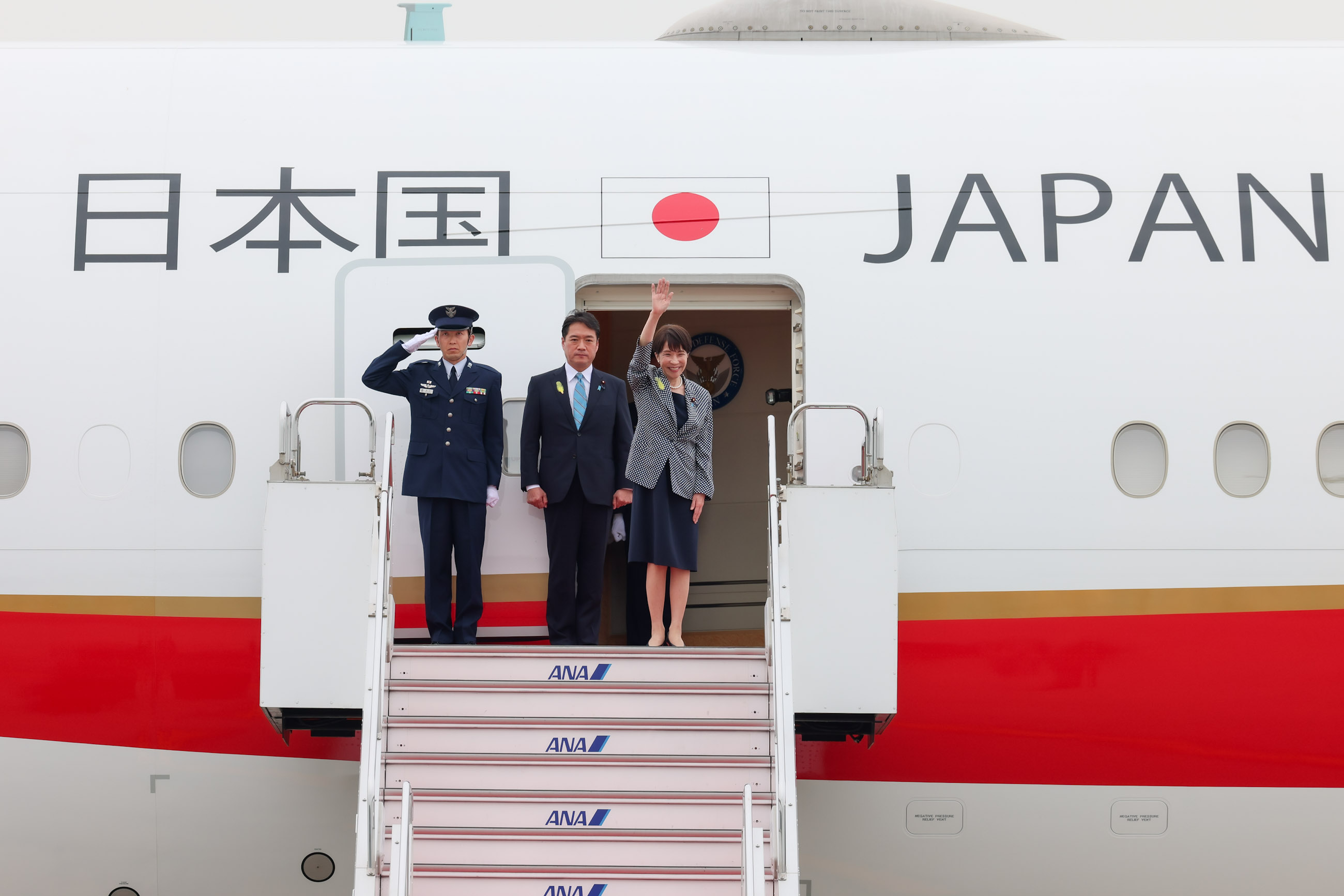 高市首相从羽田机场出发