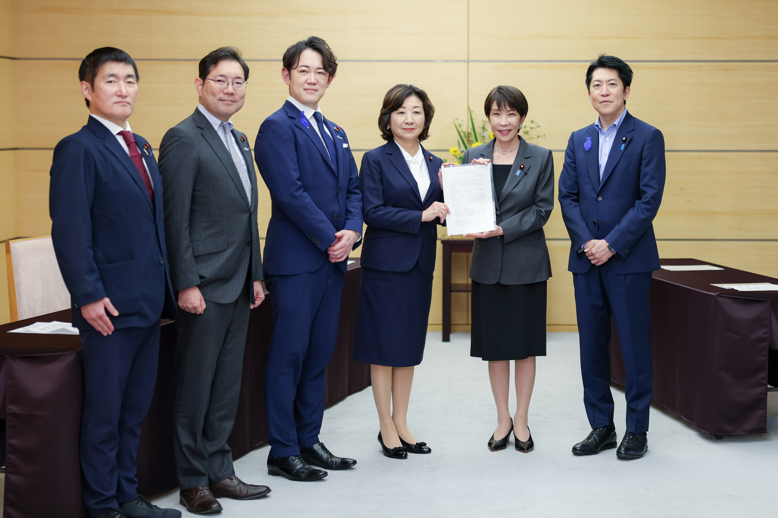 高市首相接受建议书1