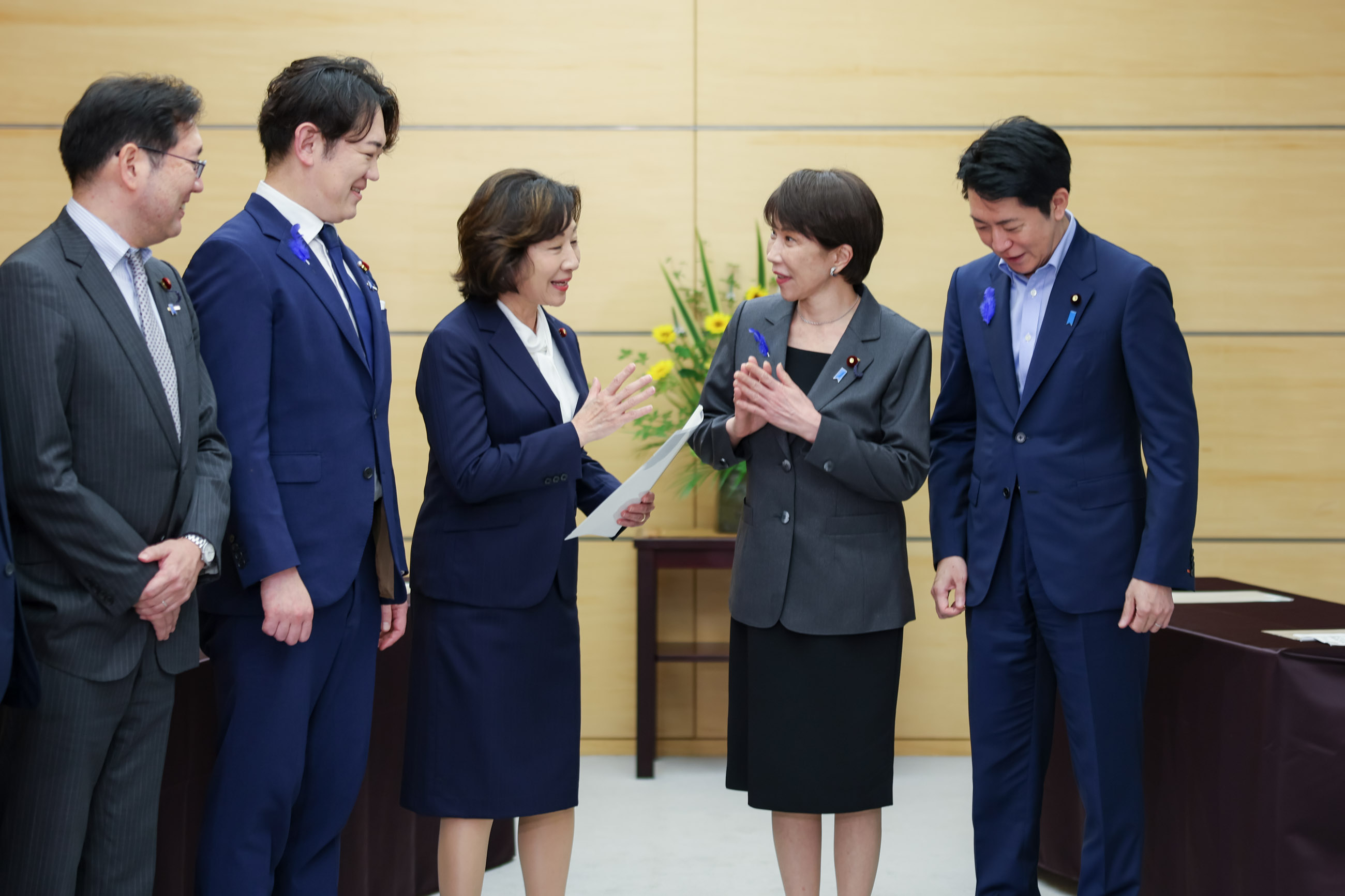 高市首相接受建议书2