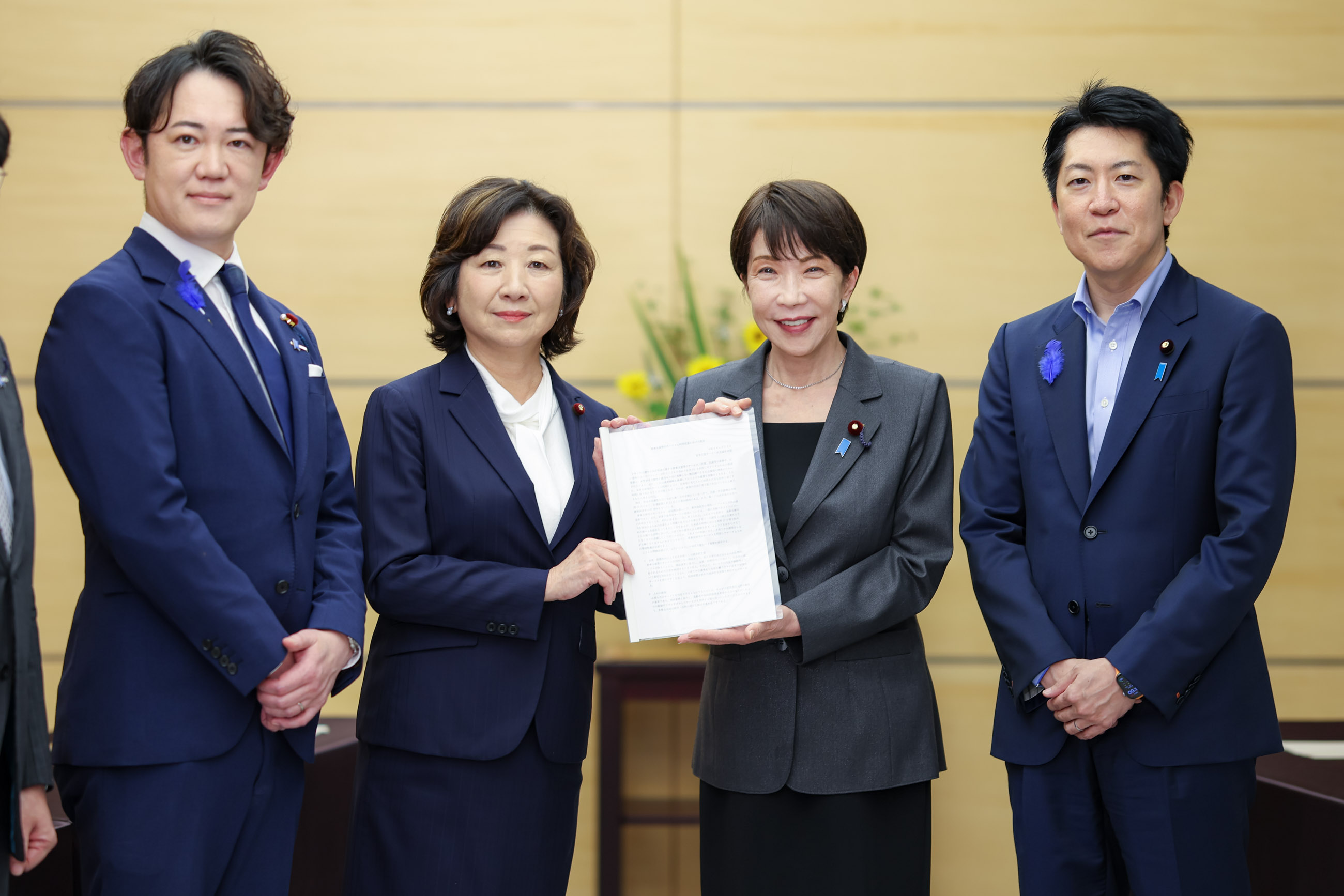 高市首相接受建议书3