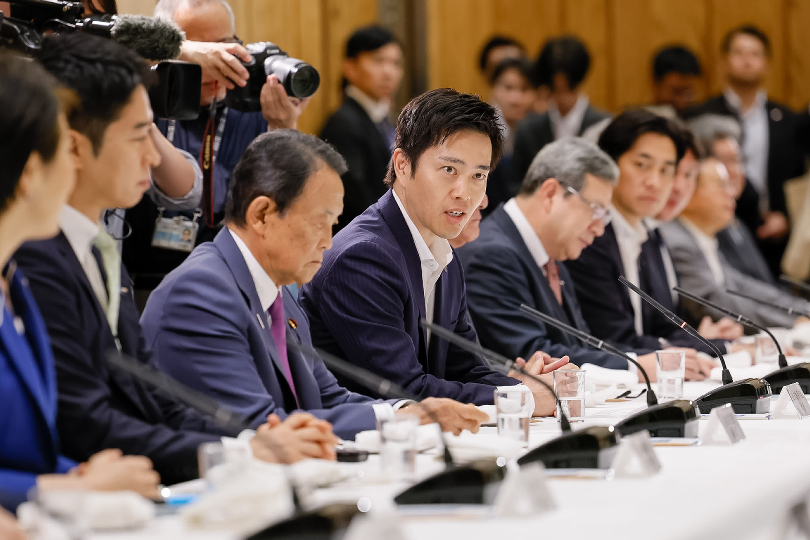 政府与执政党联络会议的现场2