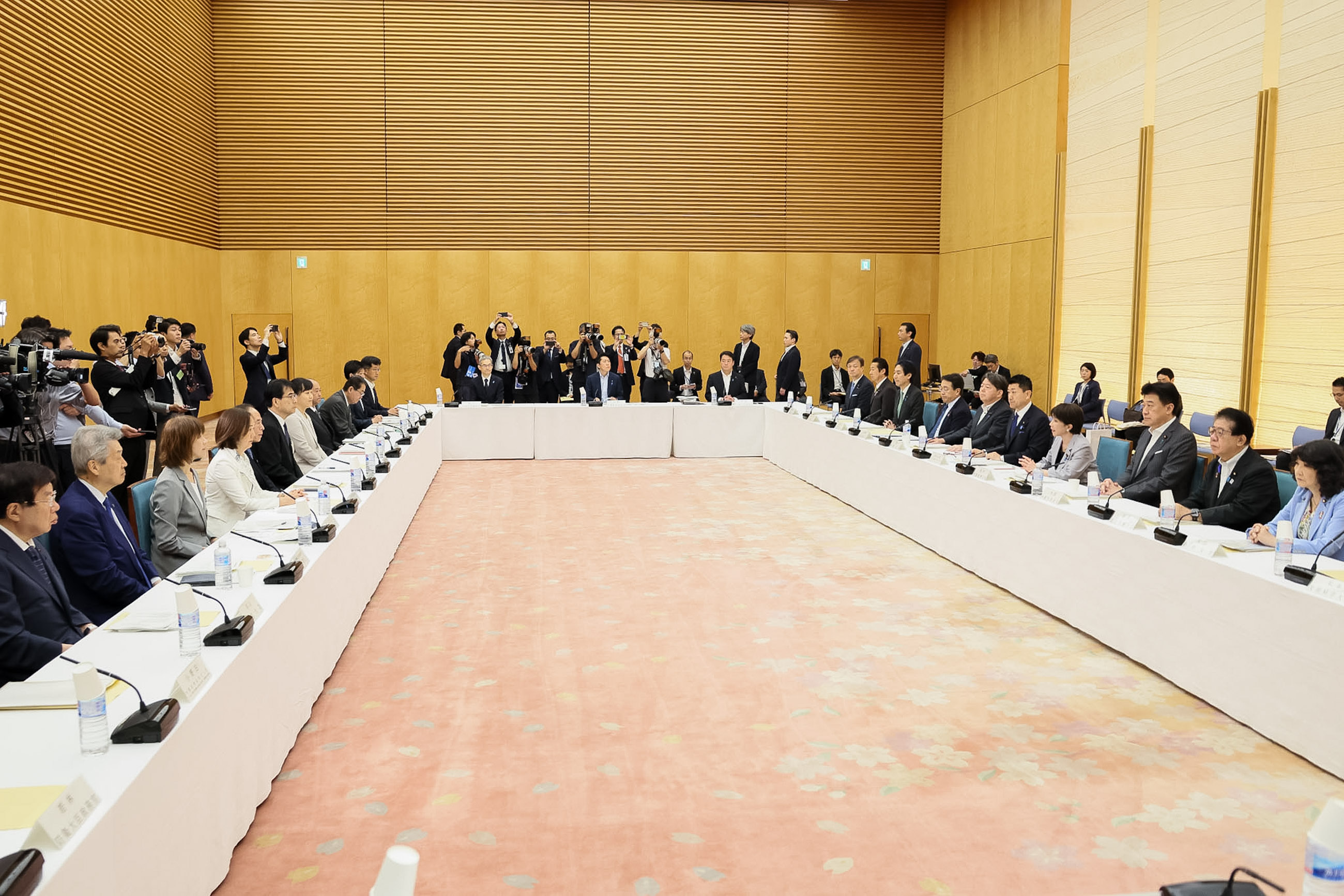 高市首相总结会议2