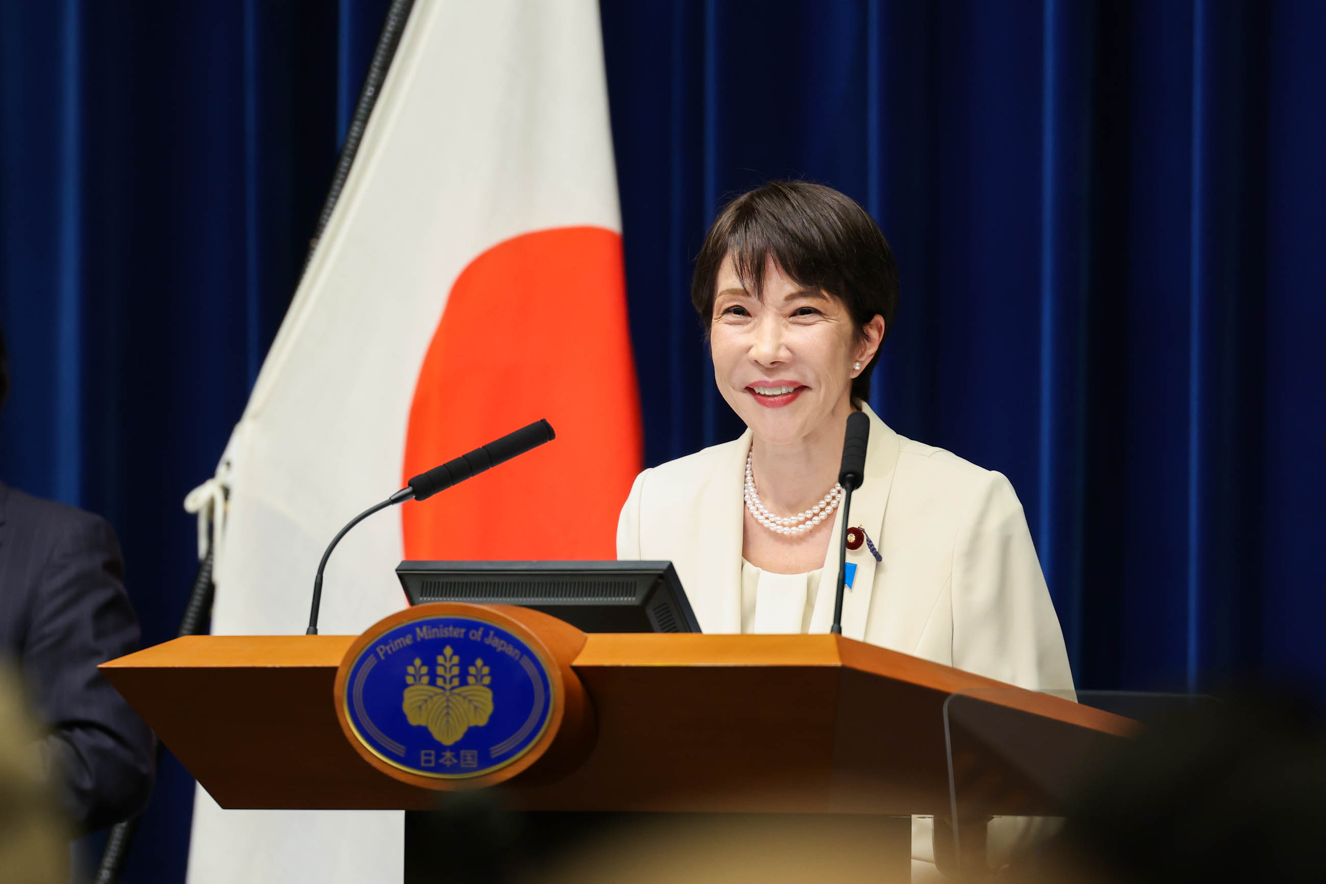 高市首相举行记者招待会1