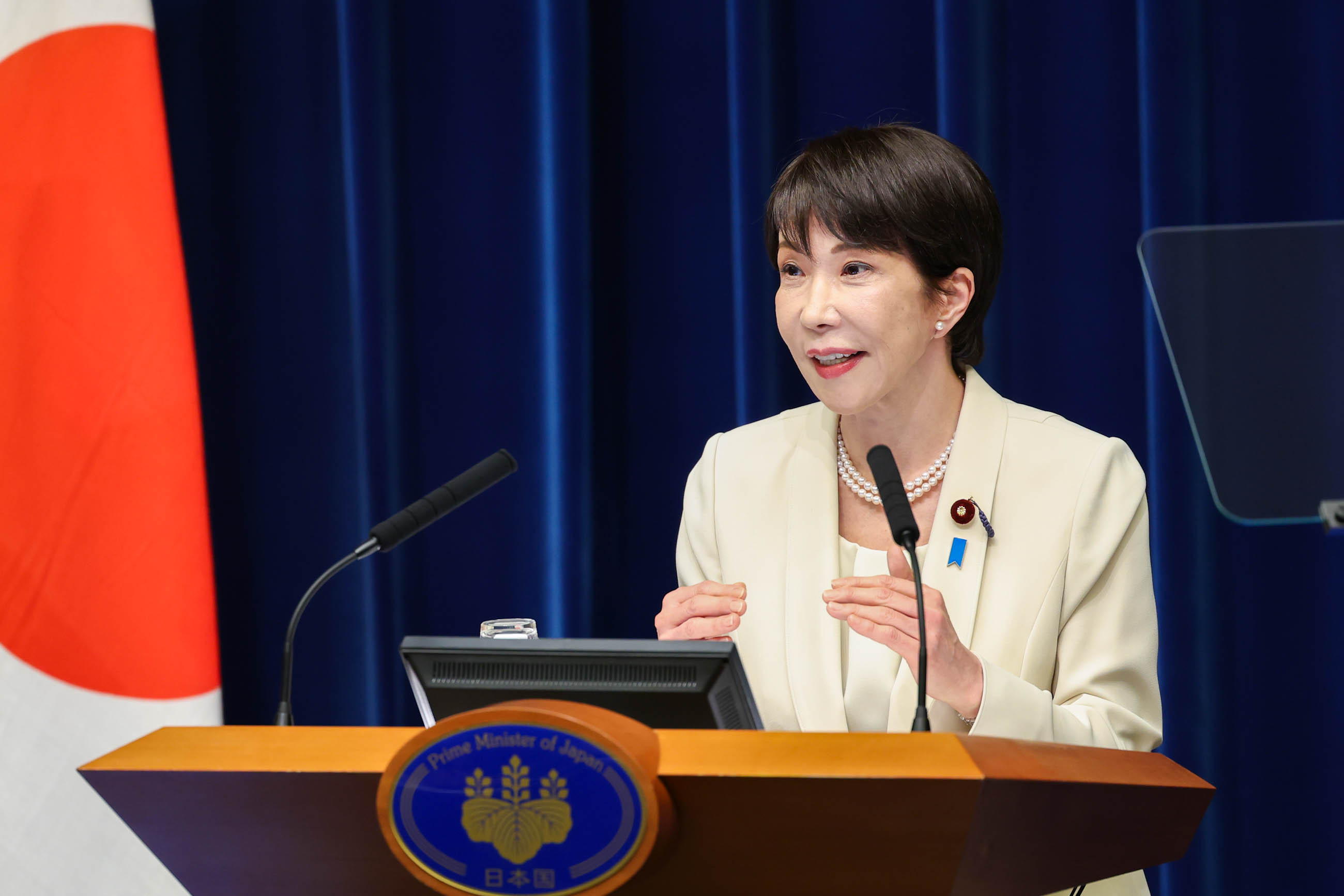 高市首相举行记者招待会13