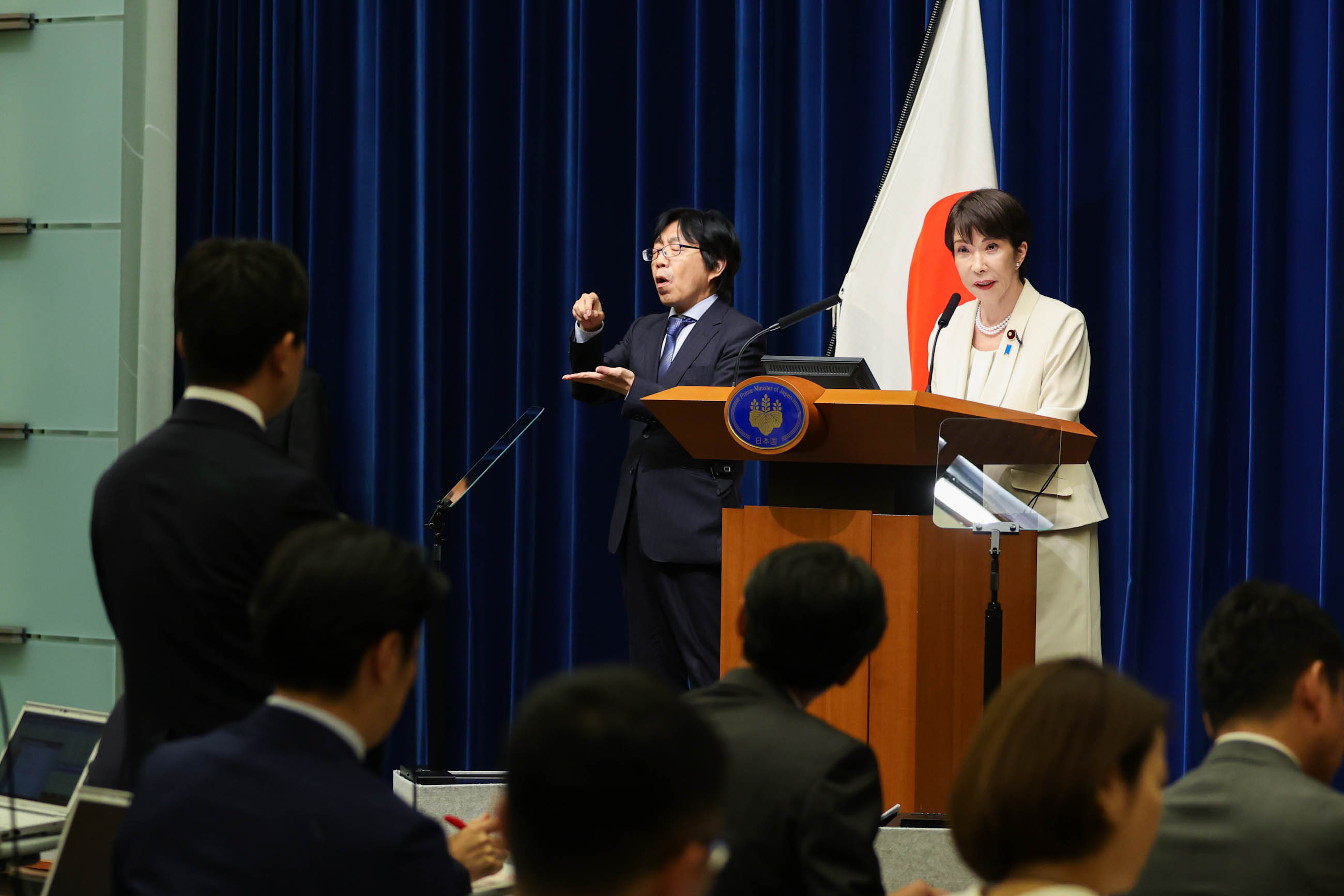 高市首相举行记者招待会16