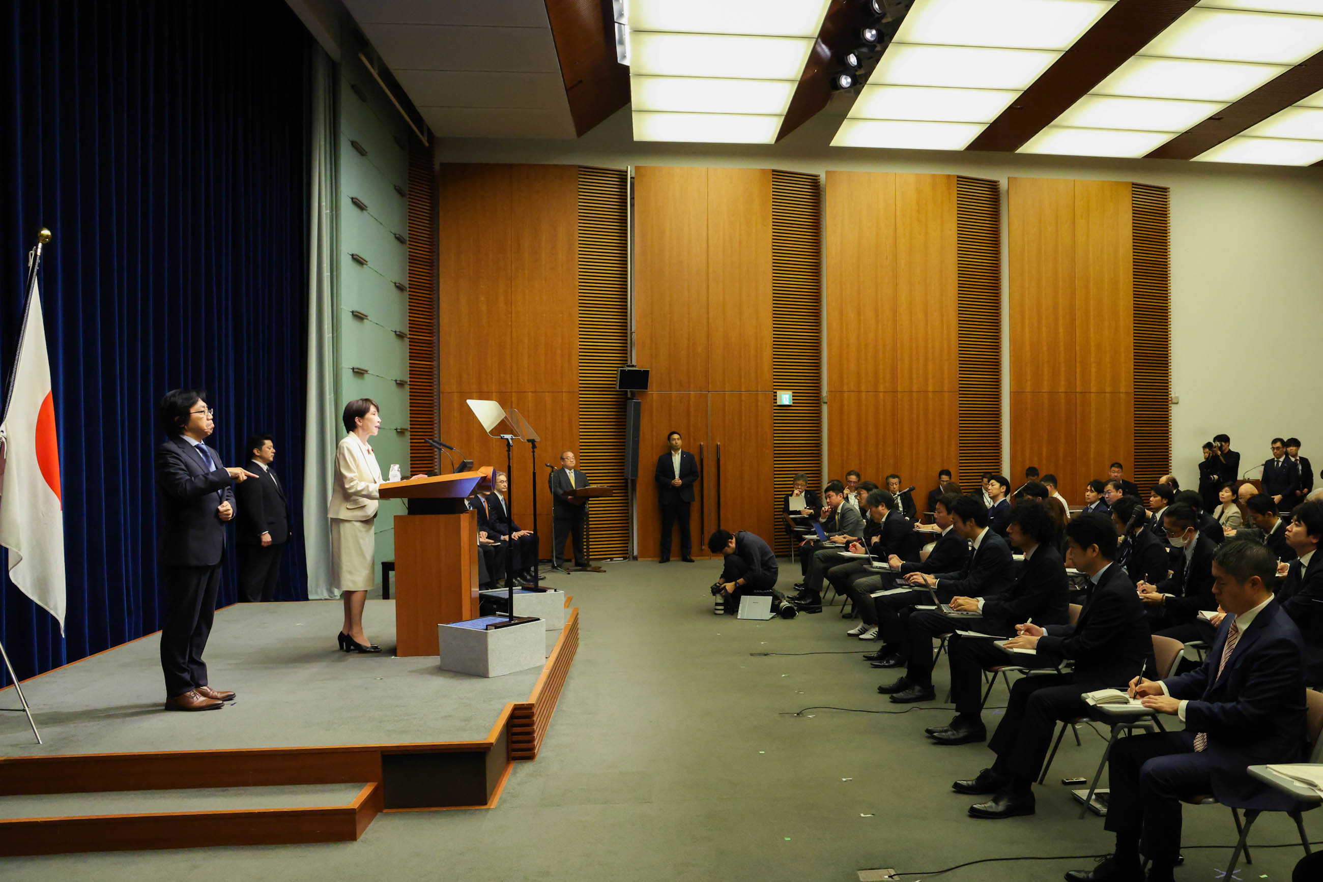 高市首相举行记者招待会4