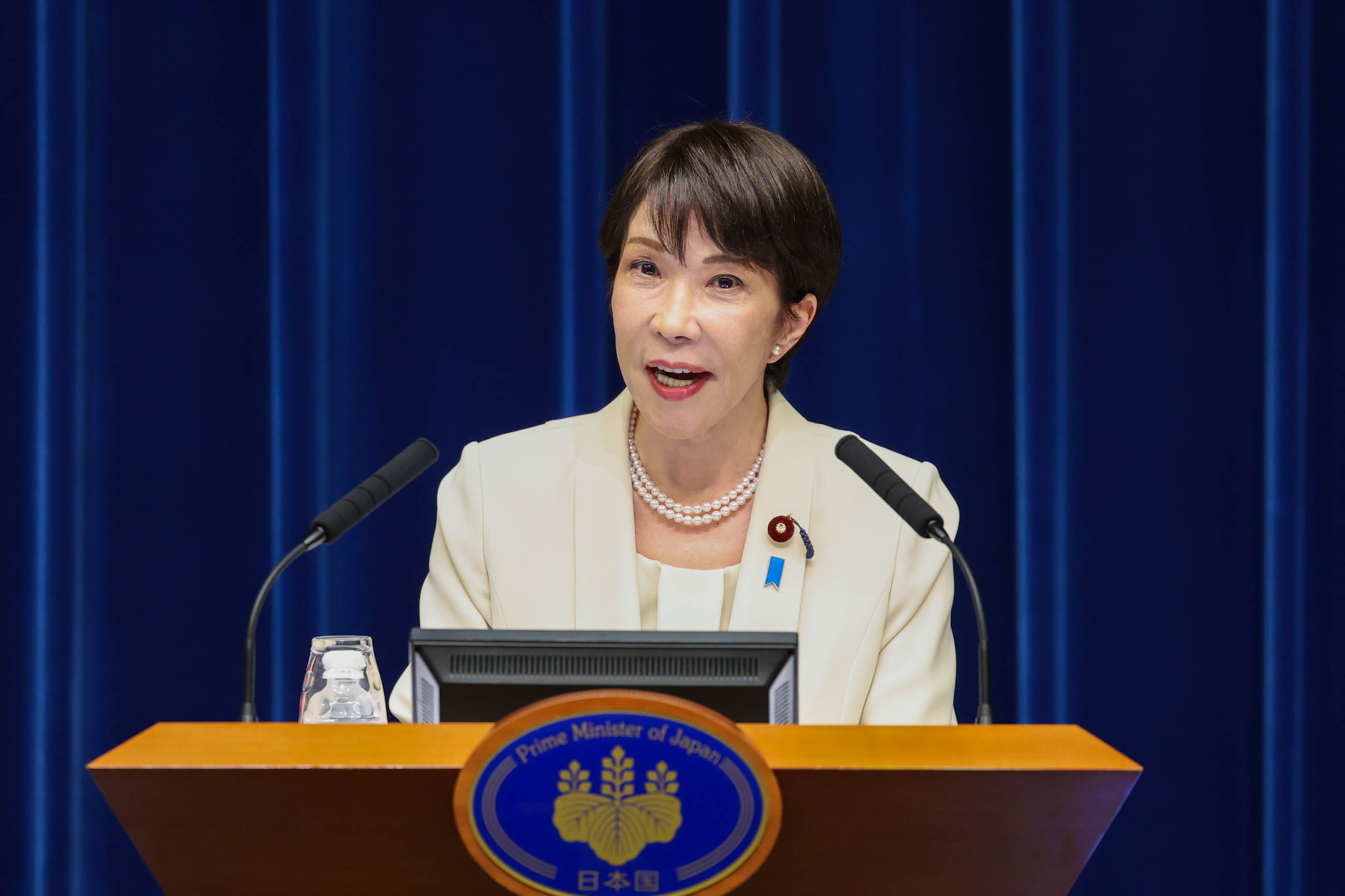 高市首相举行记者招待会8