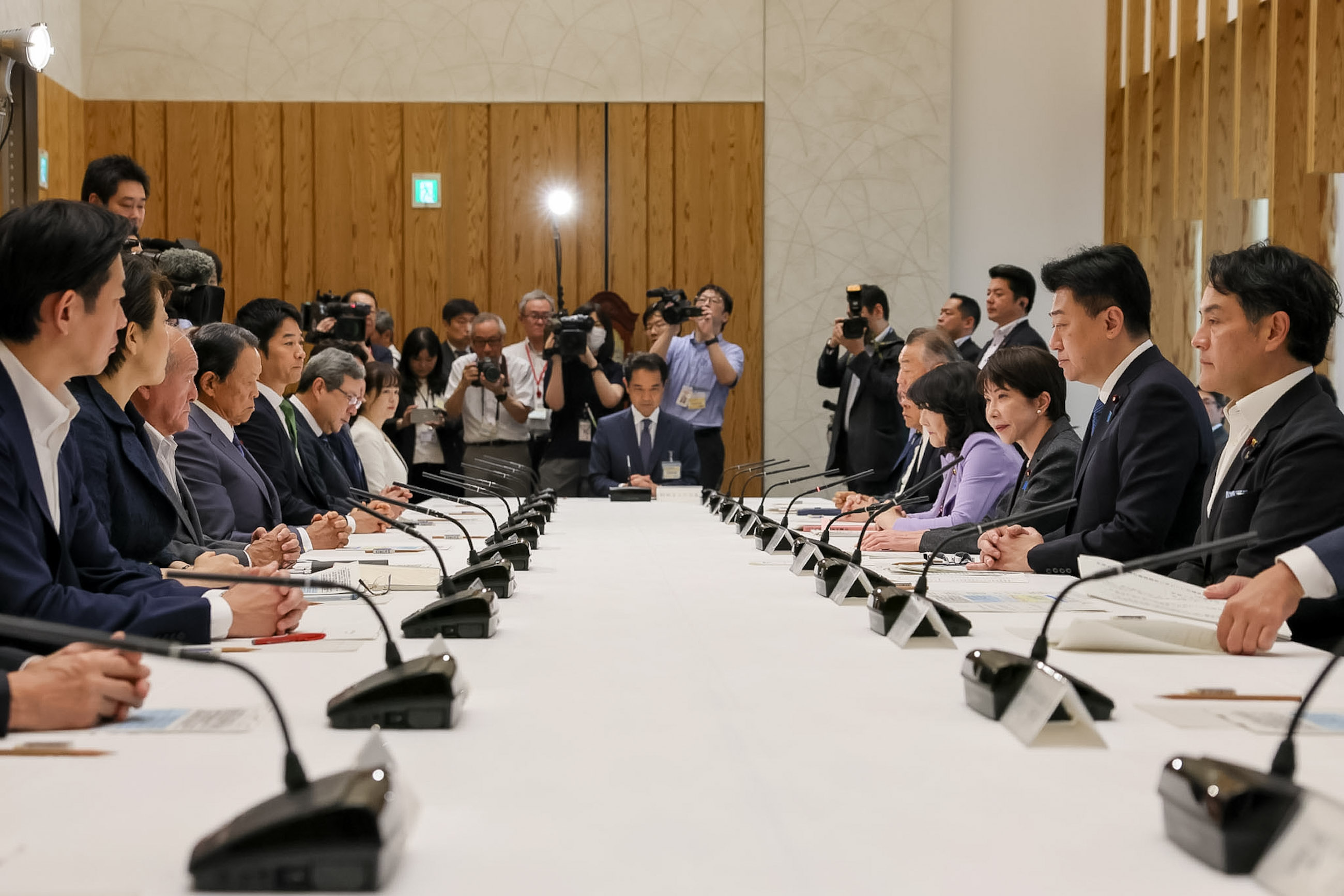 高市首相总结会议2