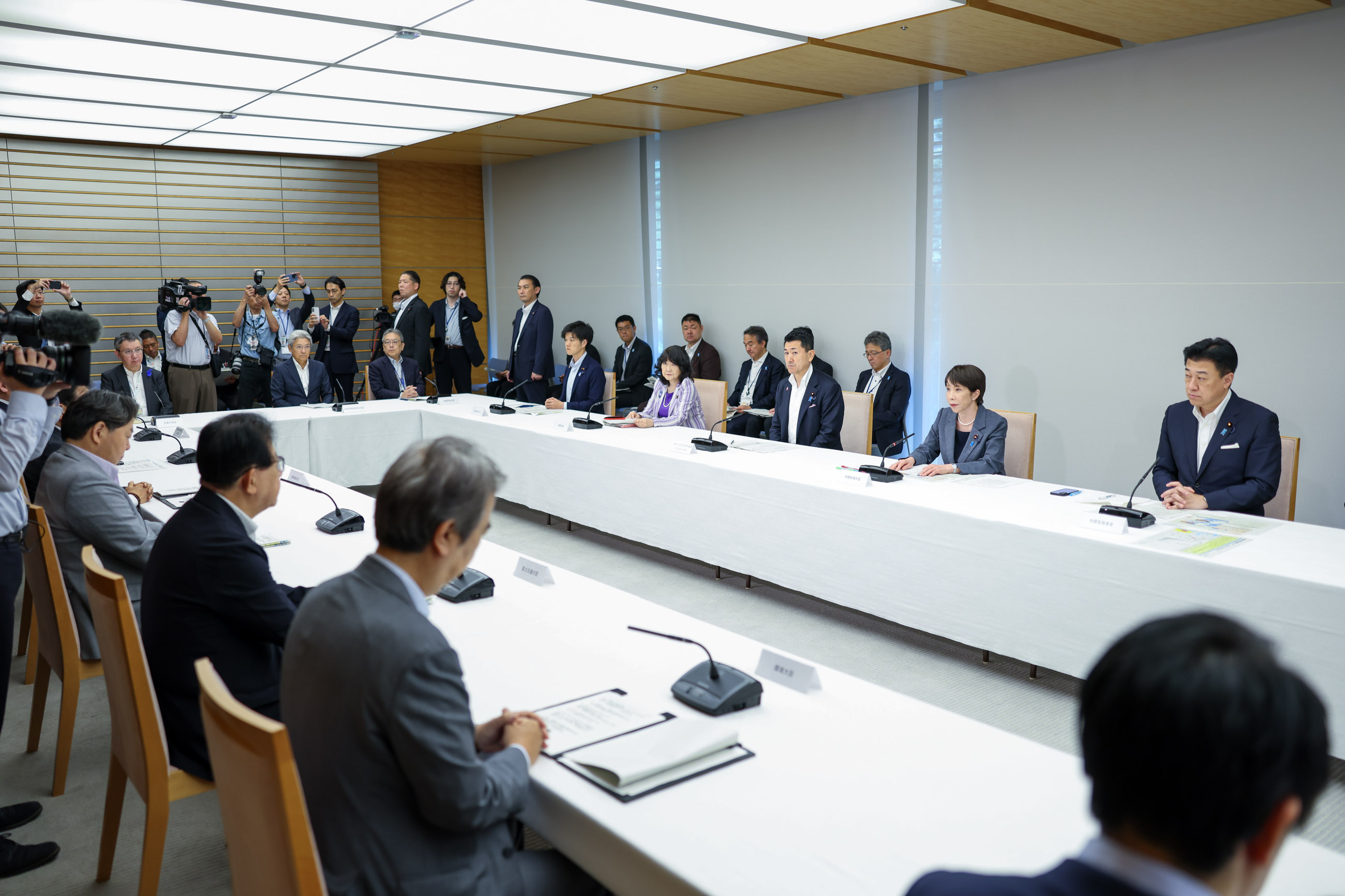 高市首相总结会议2