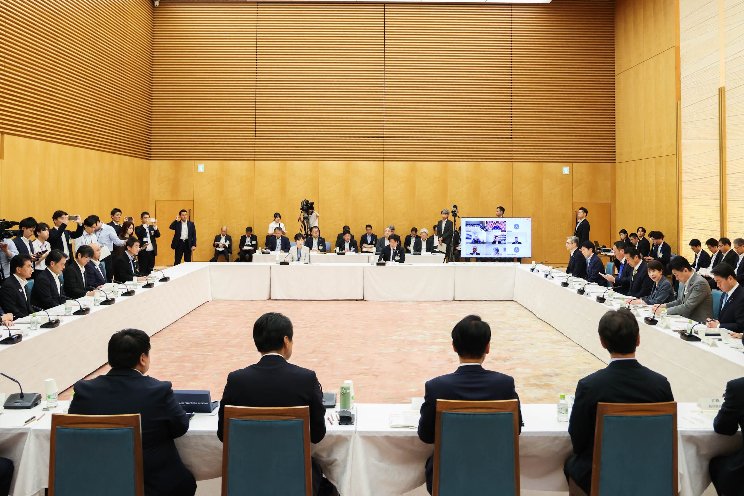 高市首相总结会议2