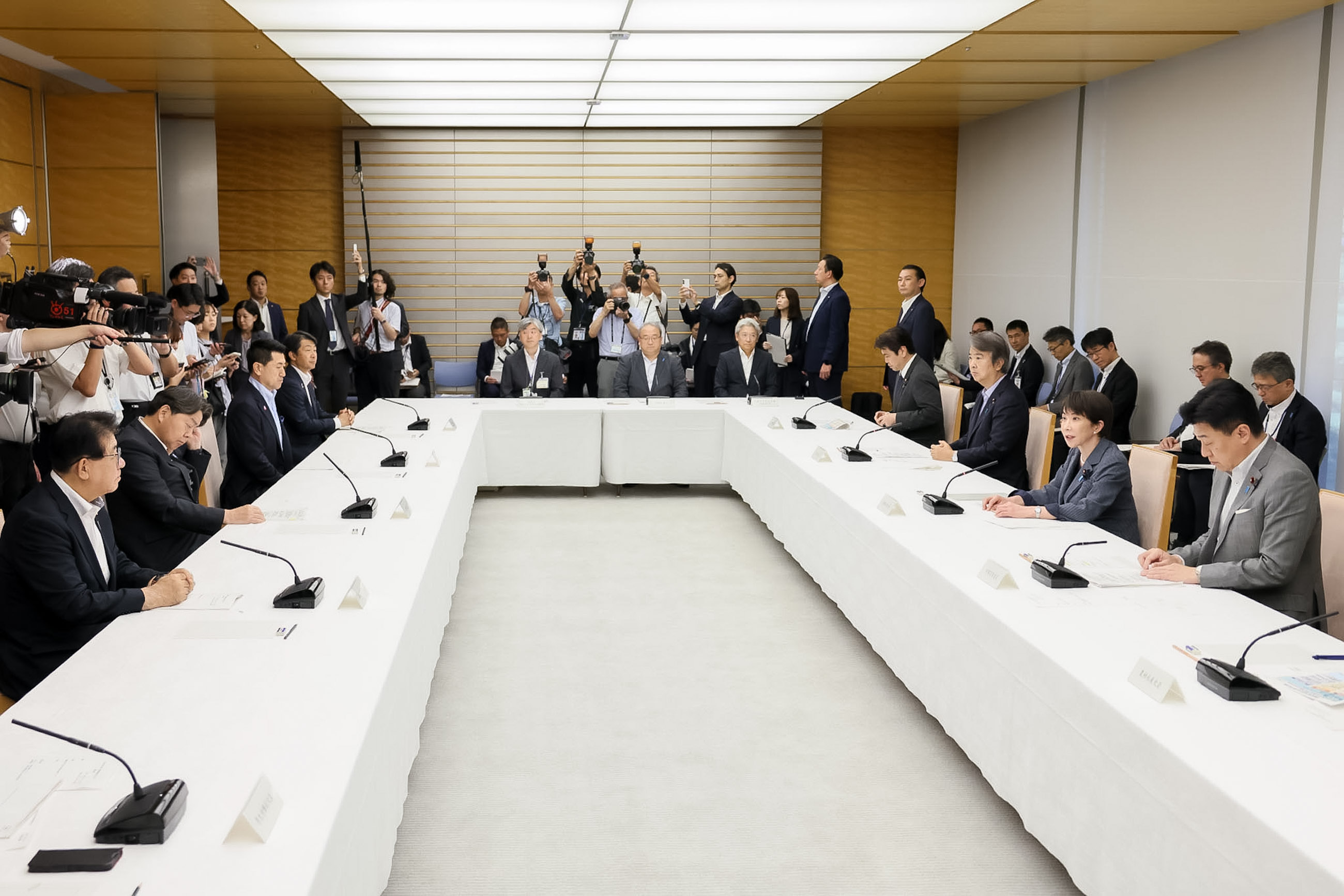 高市首相总结会议2
