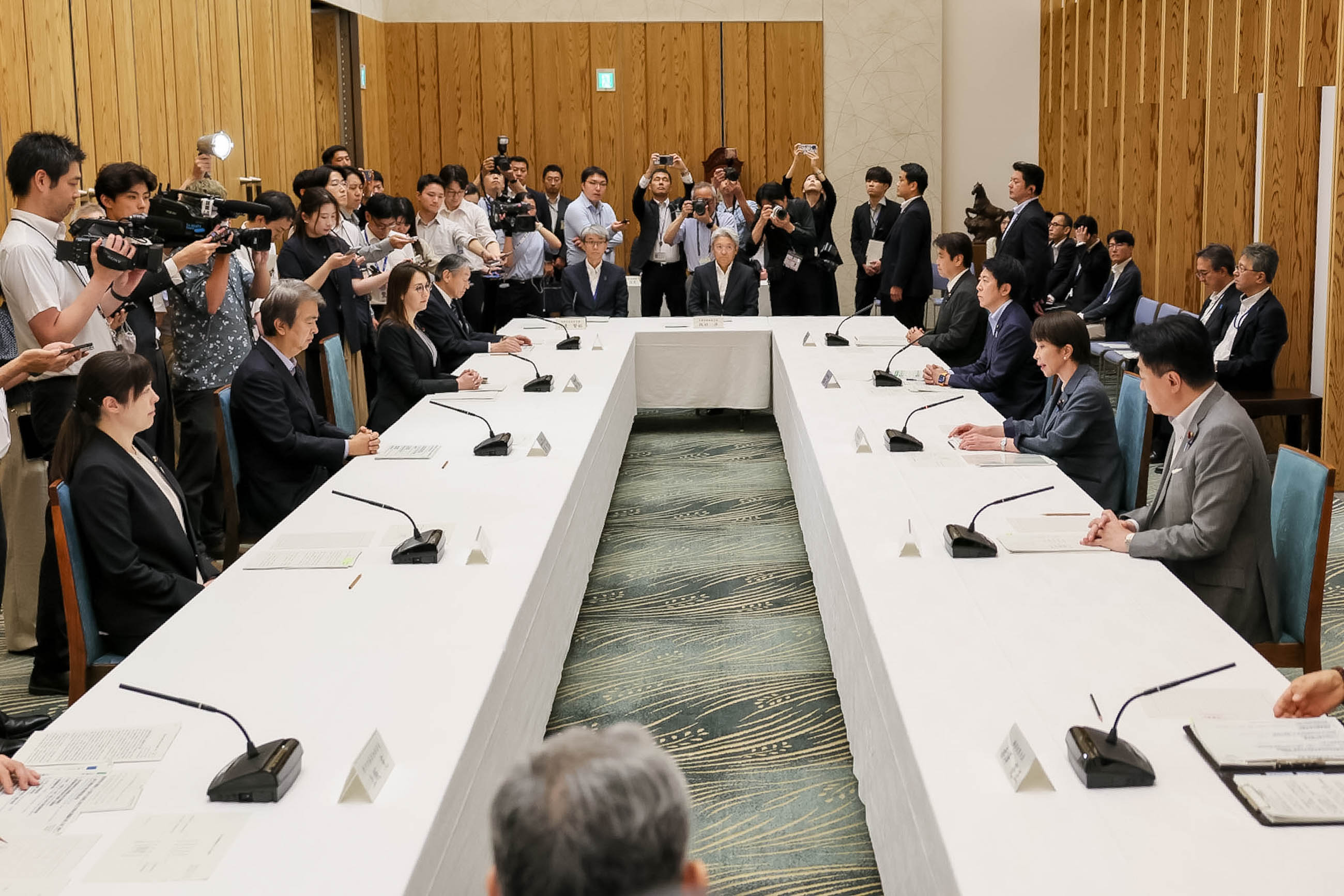 高市首相总结会议2
