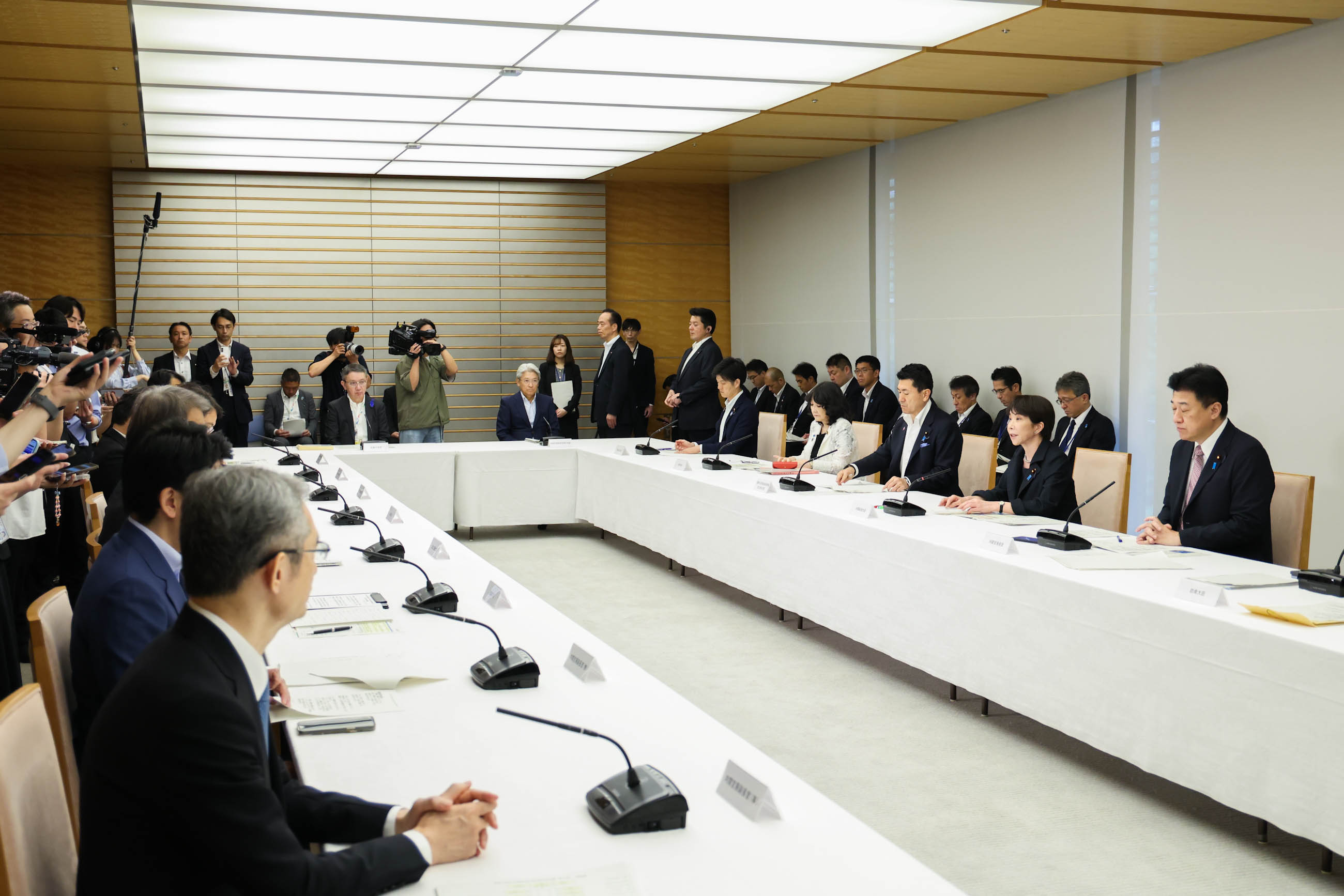 高市首相总结会议2