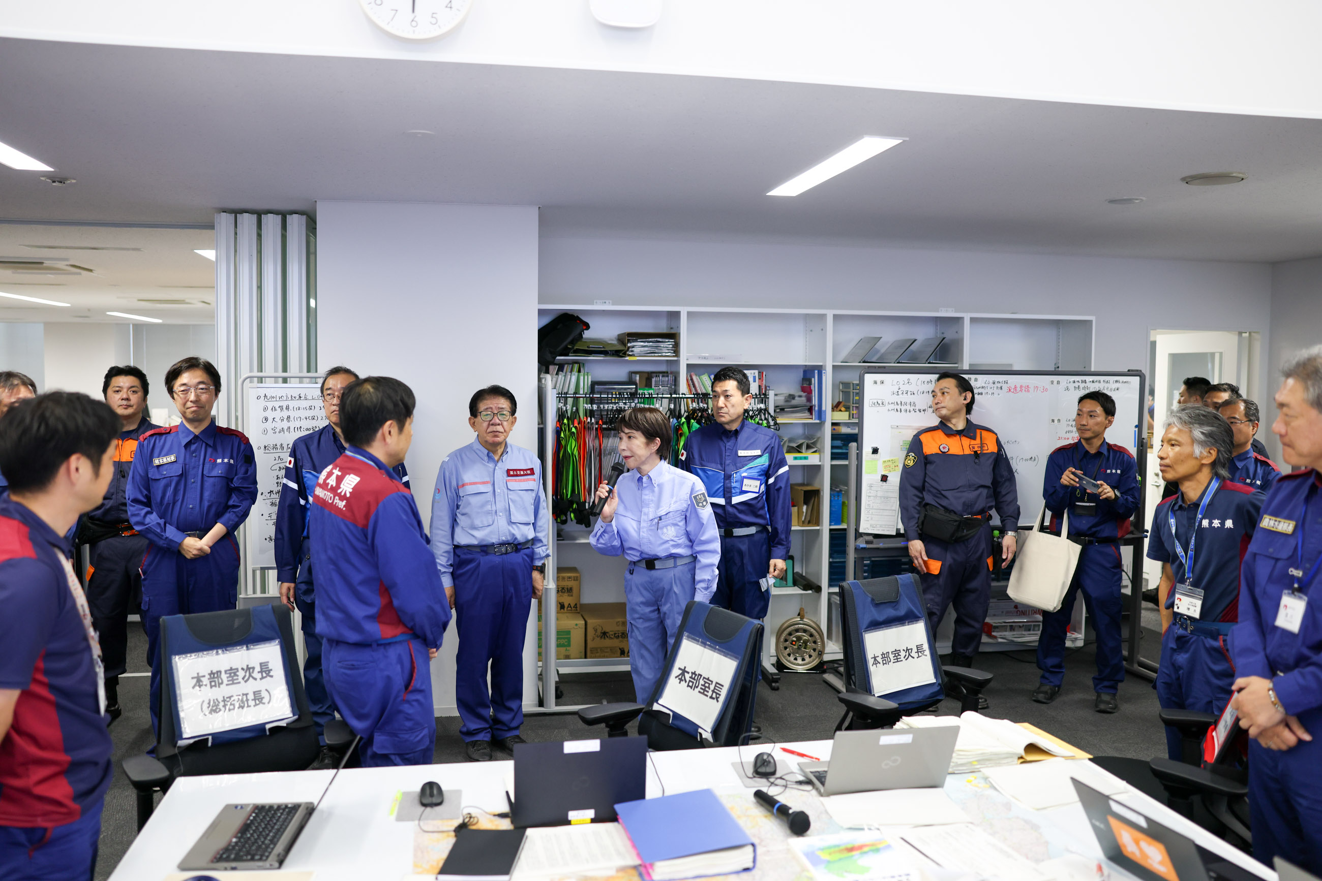 高市首相慰问当地对策总部 3