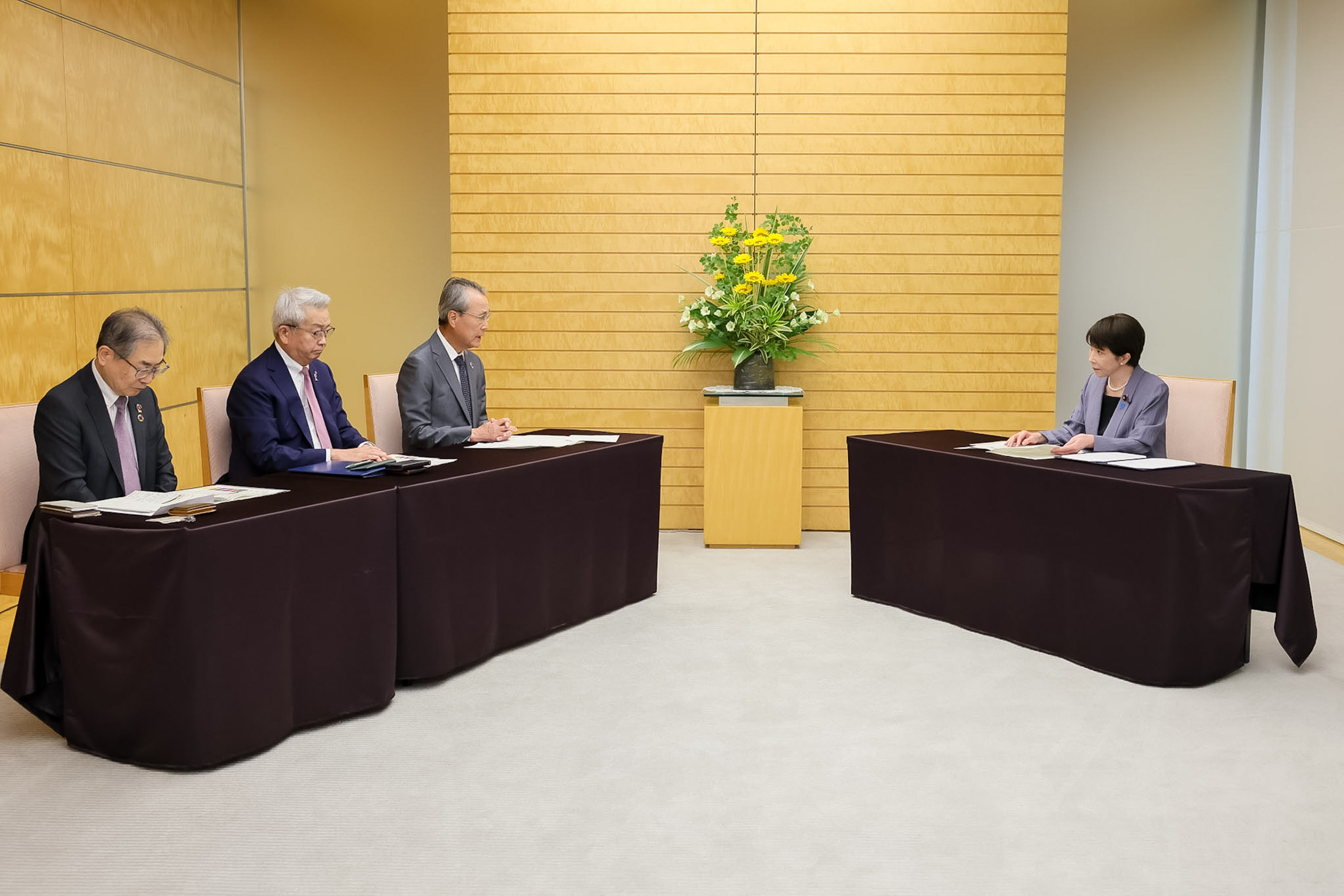 高市首相接收《经团联2026年夏季论坛总结报告》2