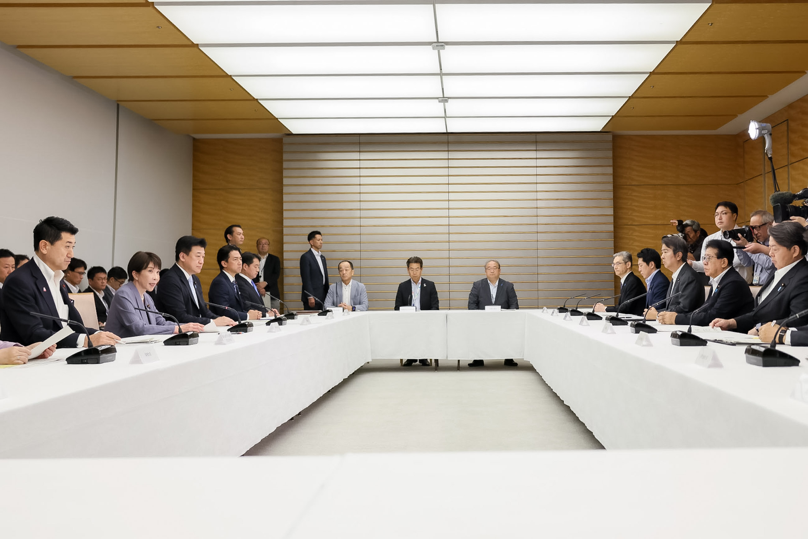 高市首相总结会议2