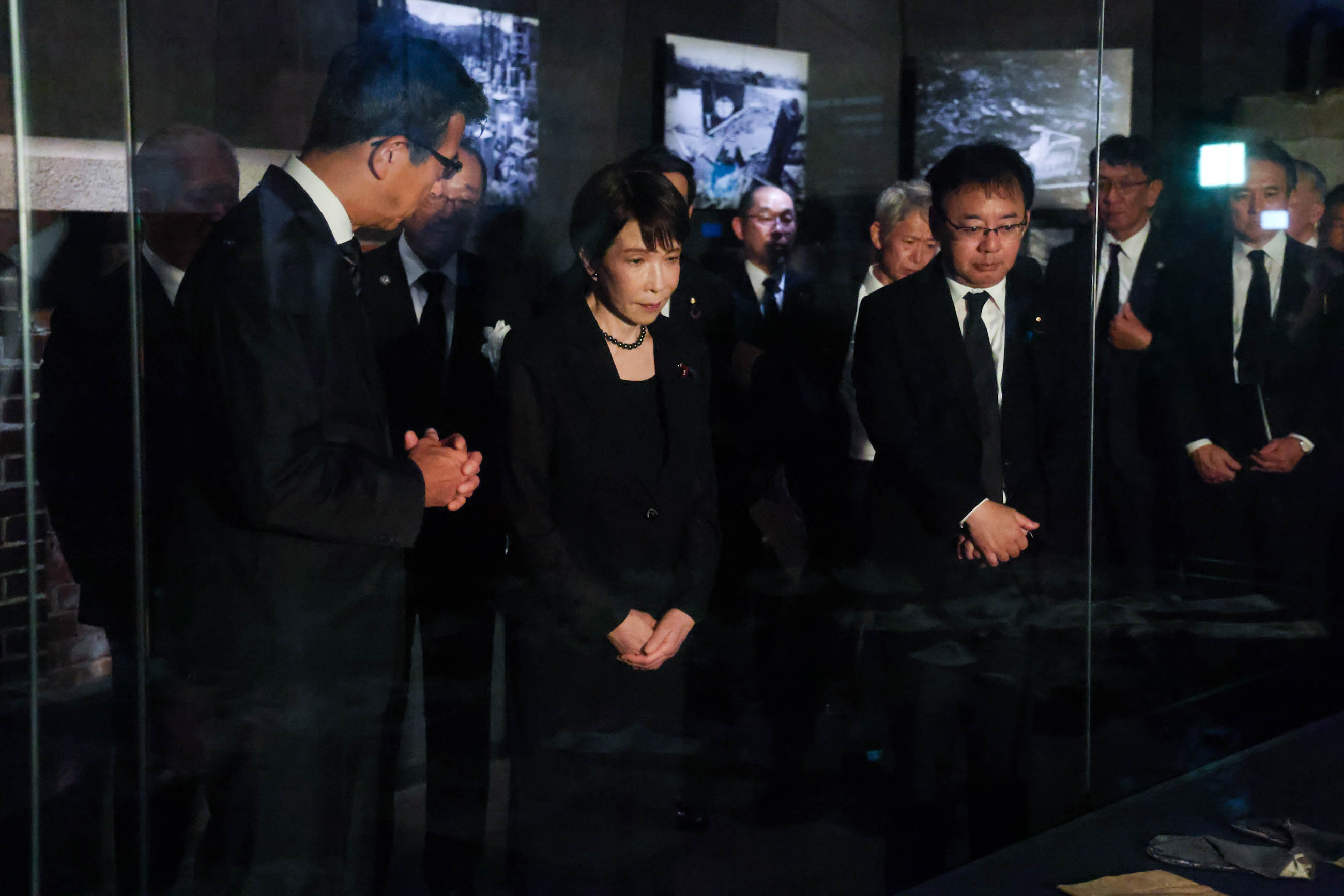 高市首相视察和平纪念资料馆5