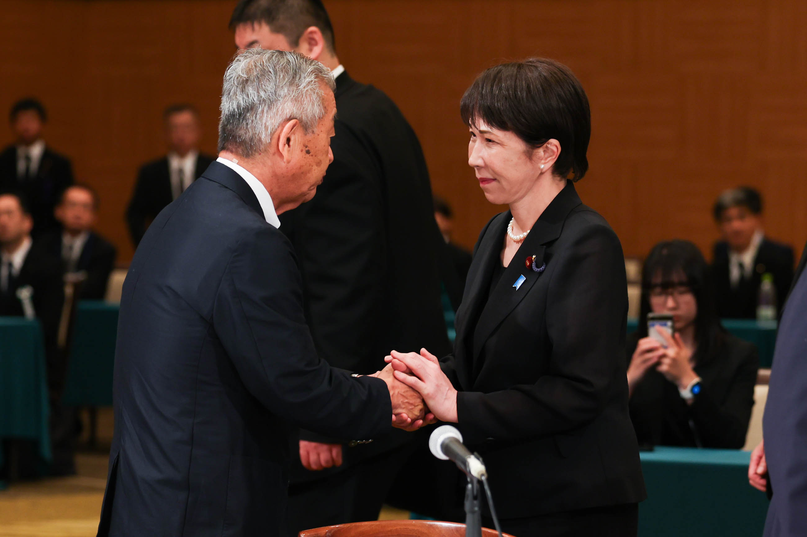 高市首相倾听核爆受害者代表的诉求7