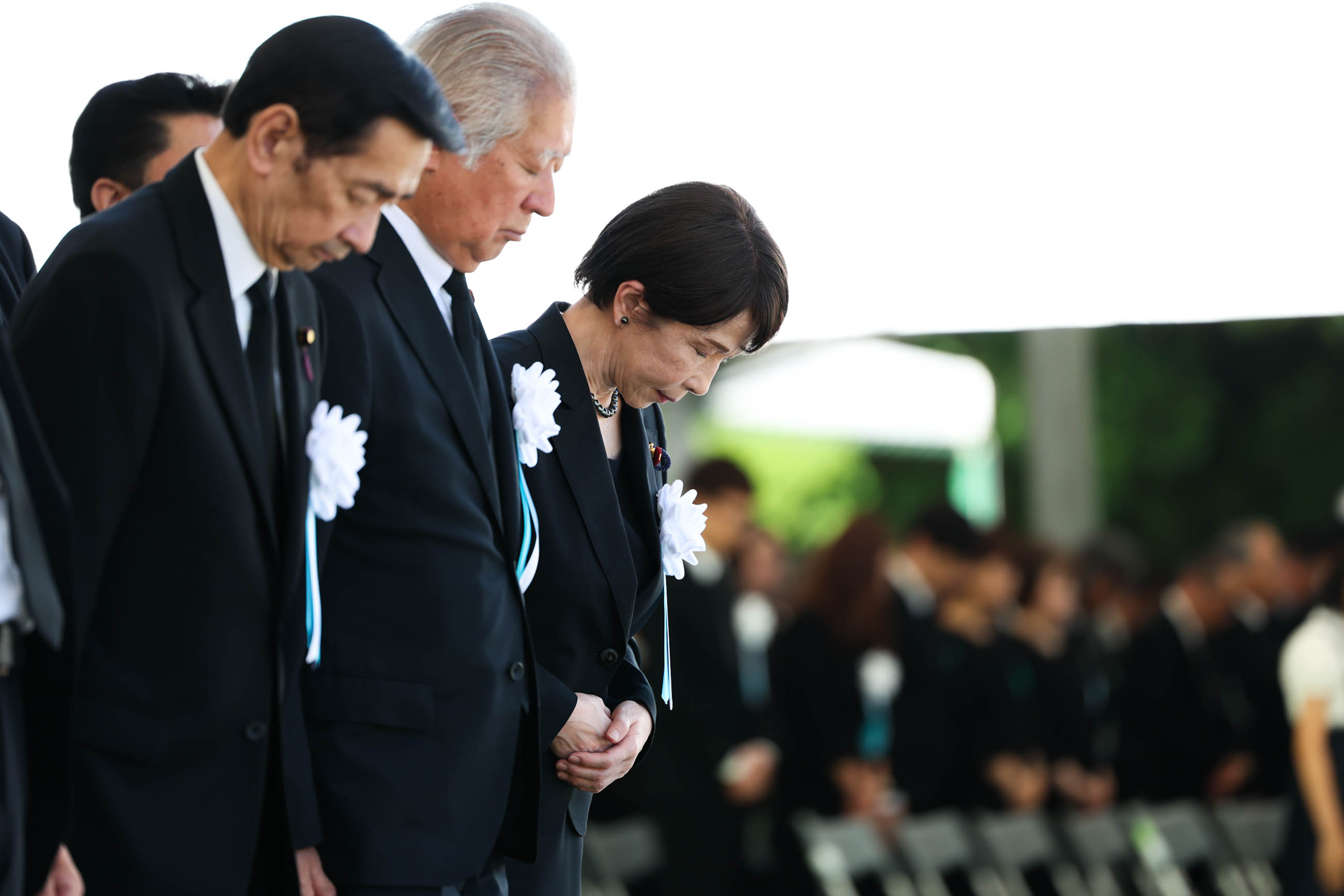 高市首相默哀1