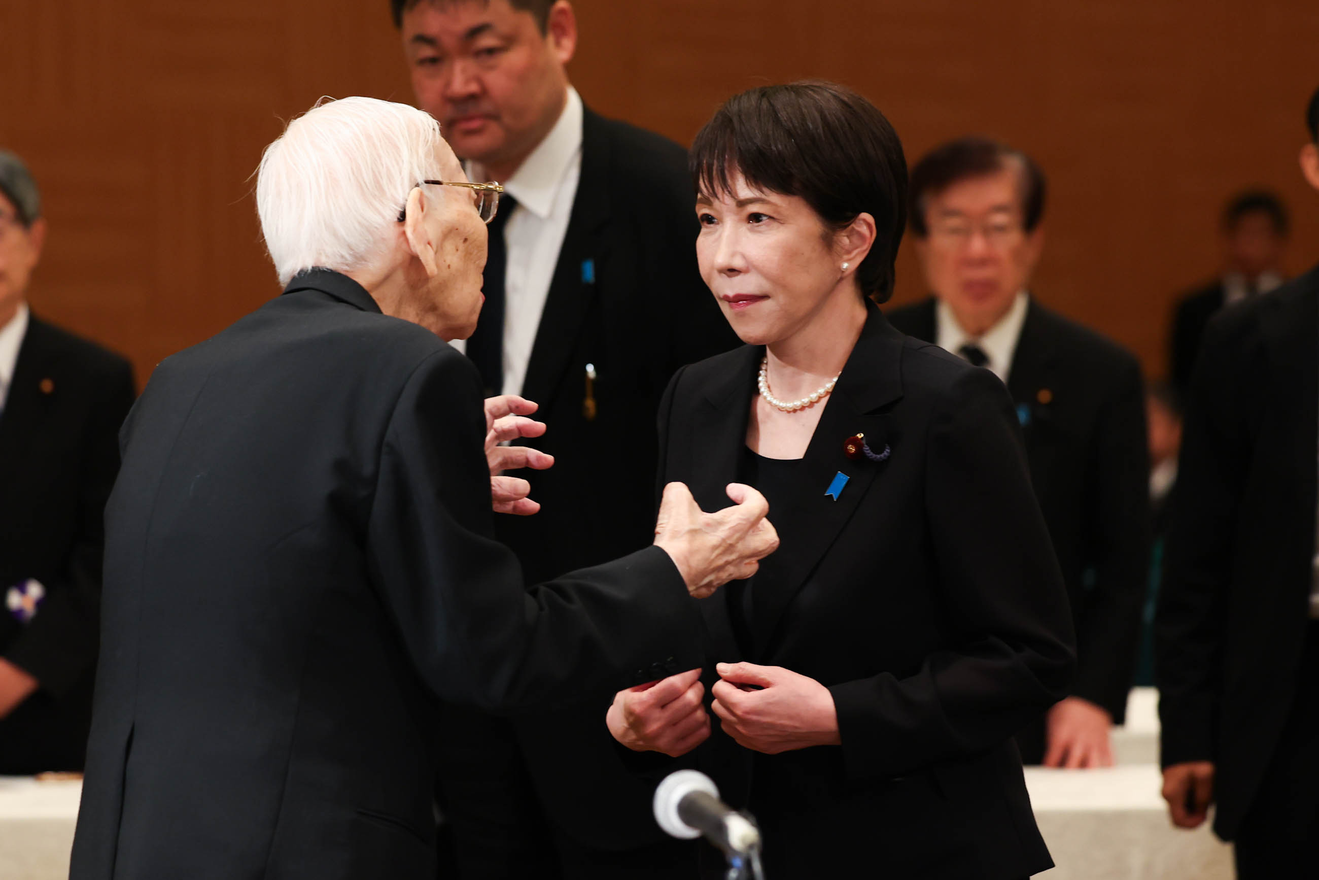 高市首相倾听核爆受害者代表的诉求8