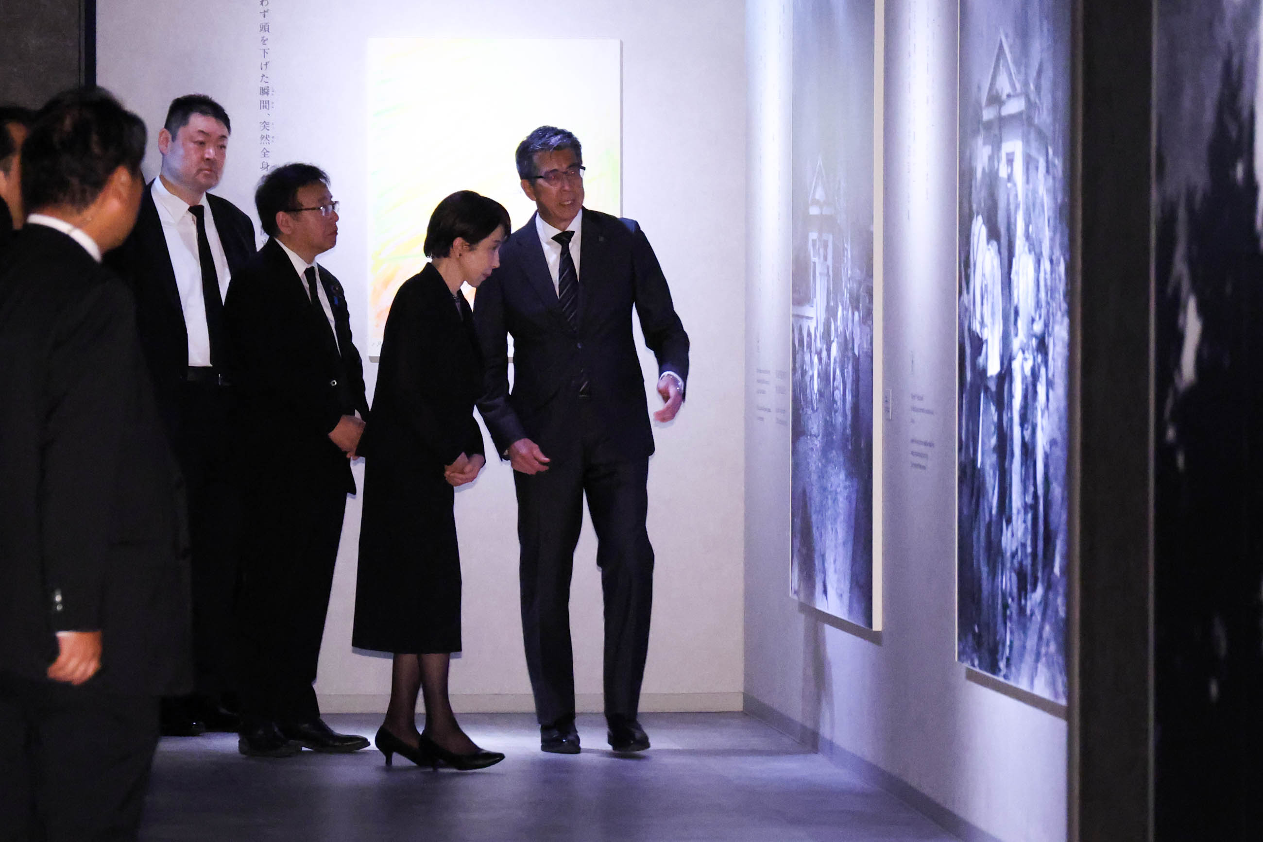高市首相视察和平纪念资料馆3