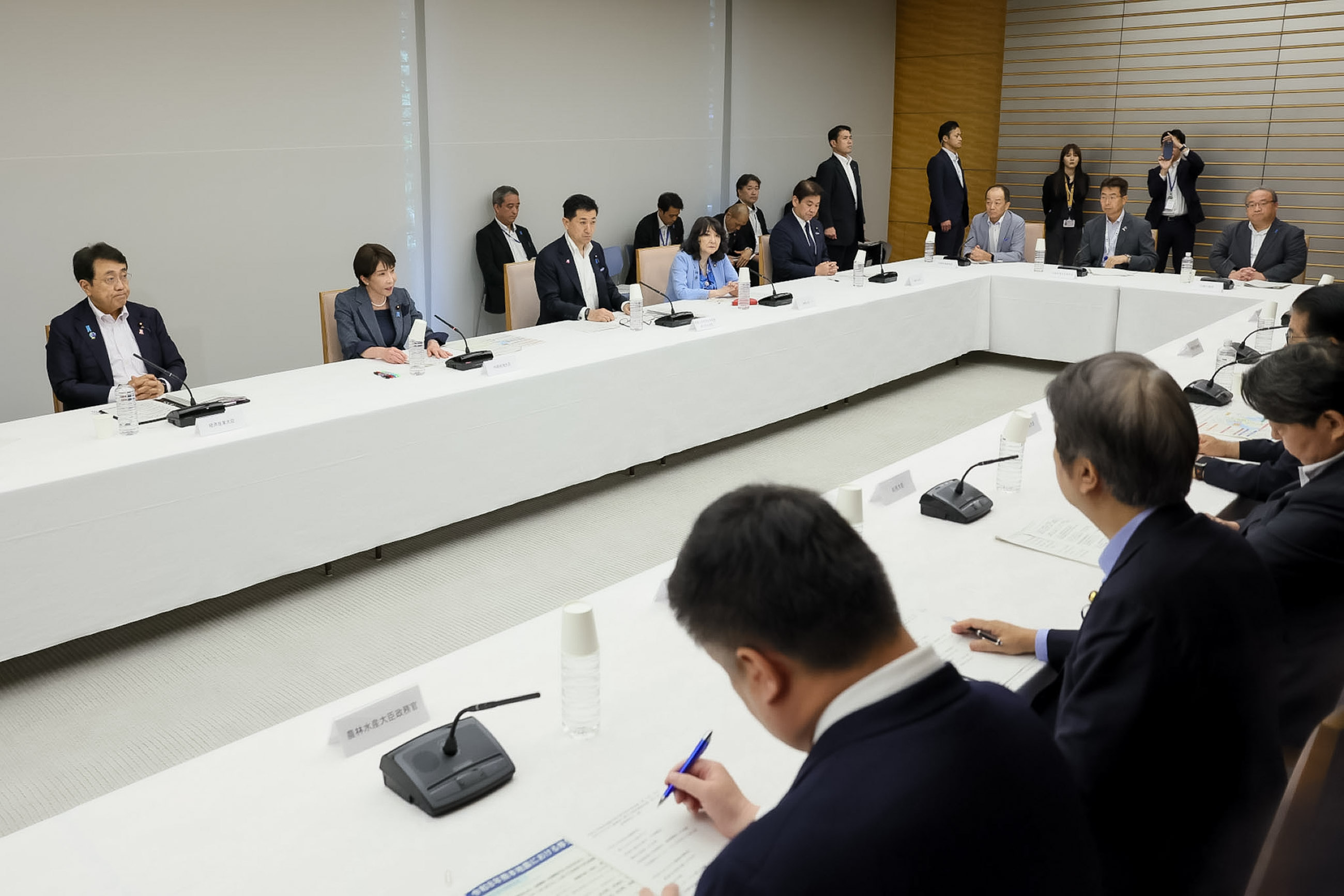 高市首相总结会议2