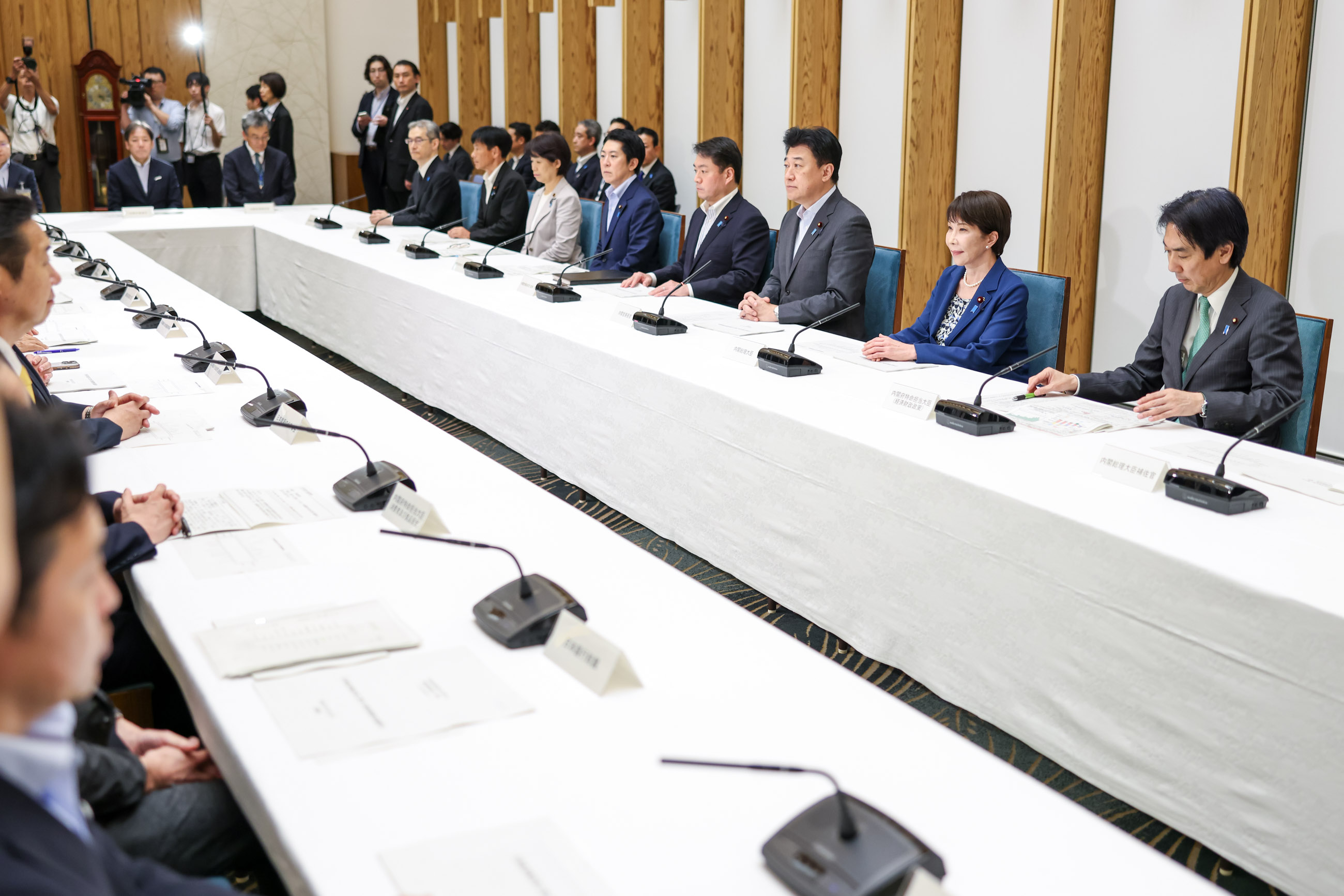 高市首相出席会议2