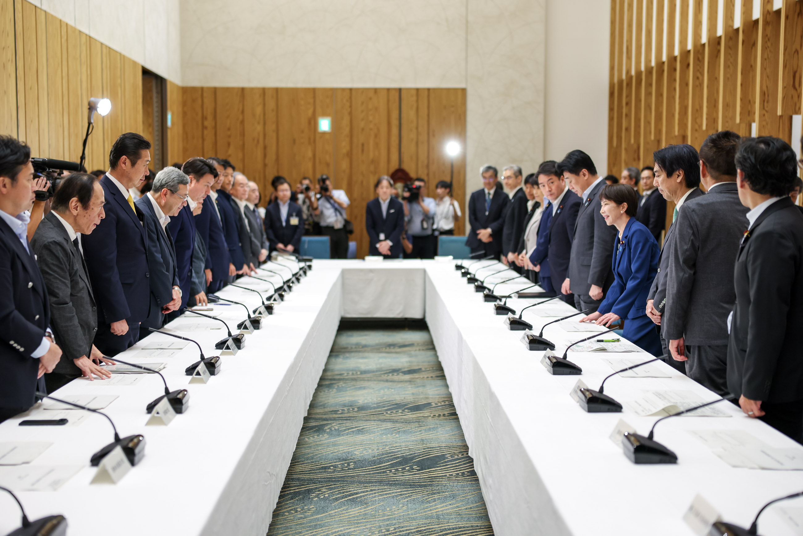 高市首相出席会议4
