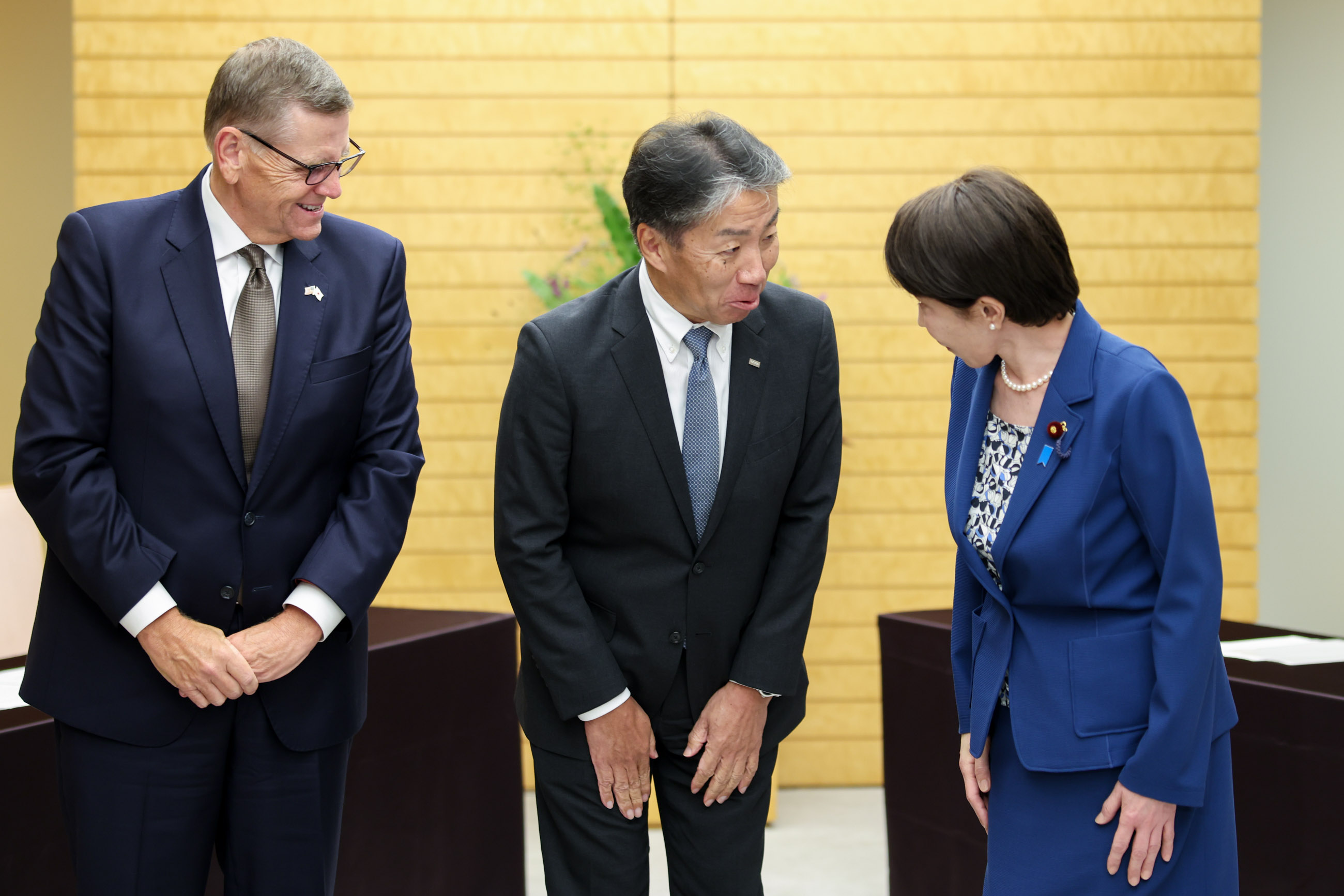 高市首相接受拜会2