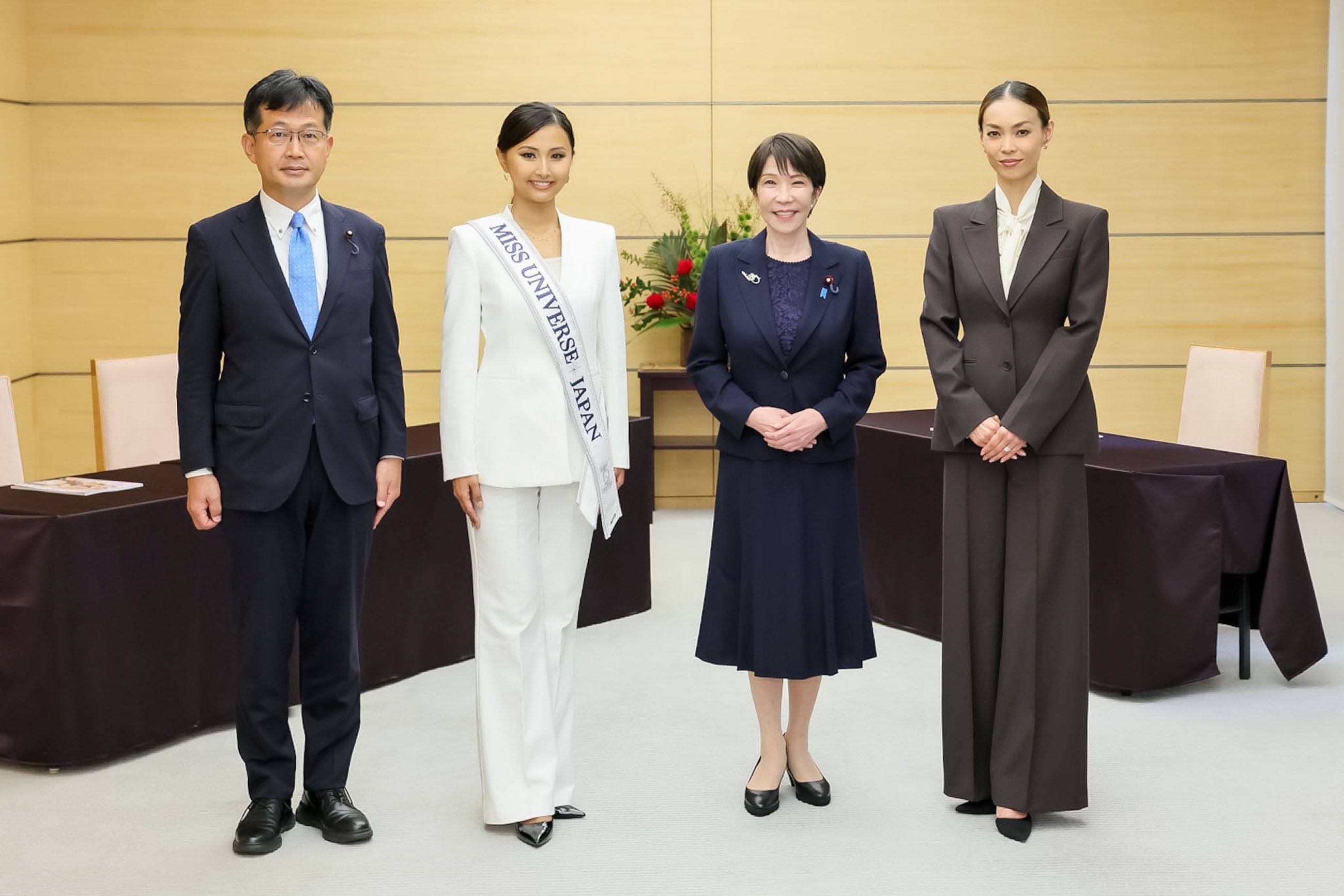 高市首相接受拜会
