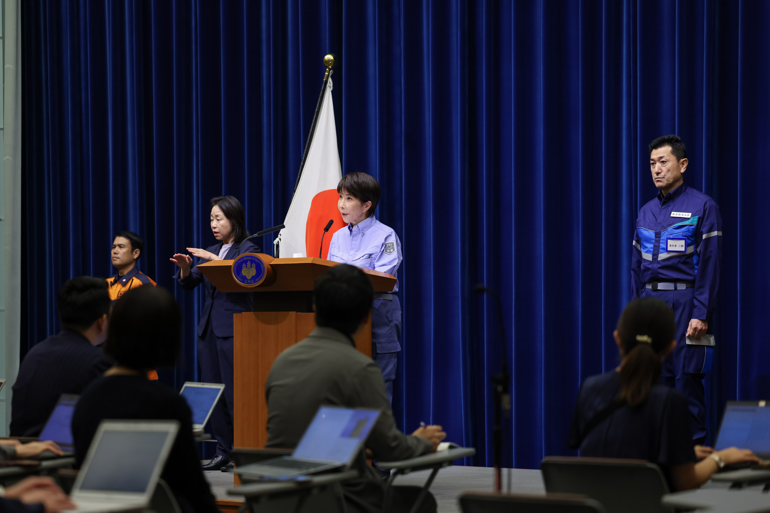 高市首相举行记者会8