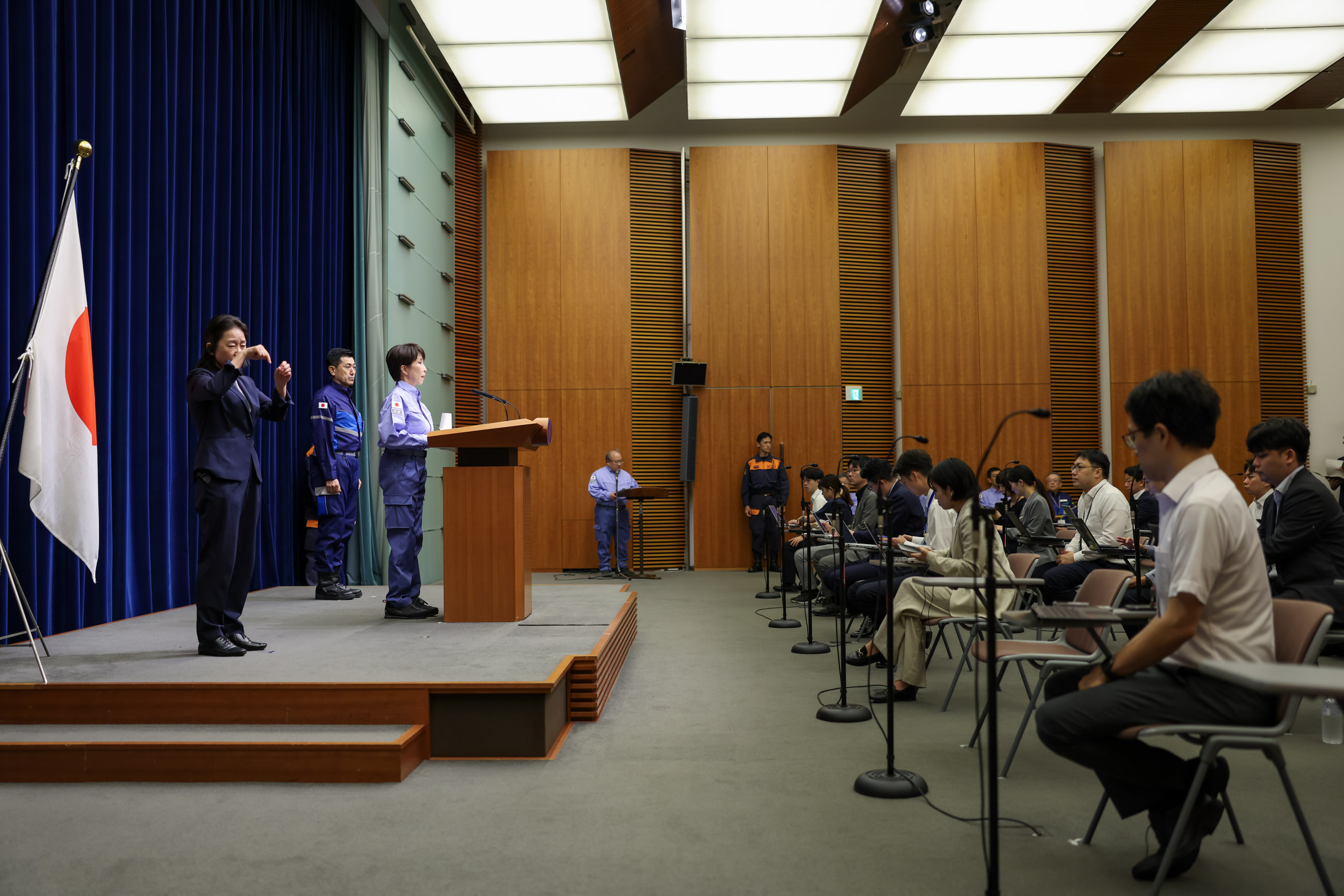 高市首相举行记者会2