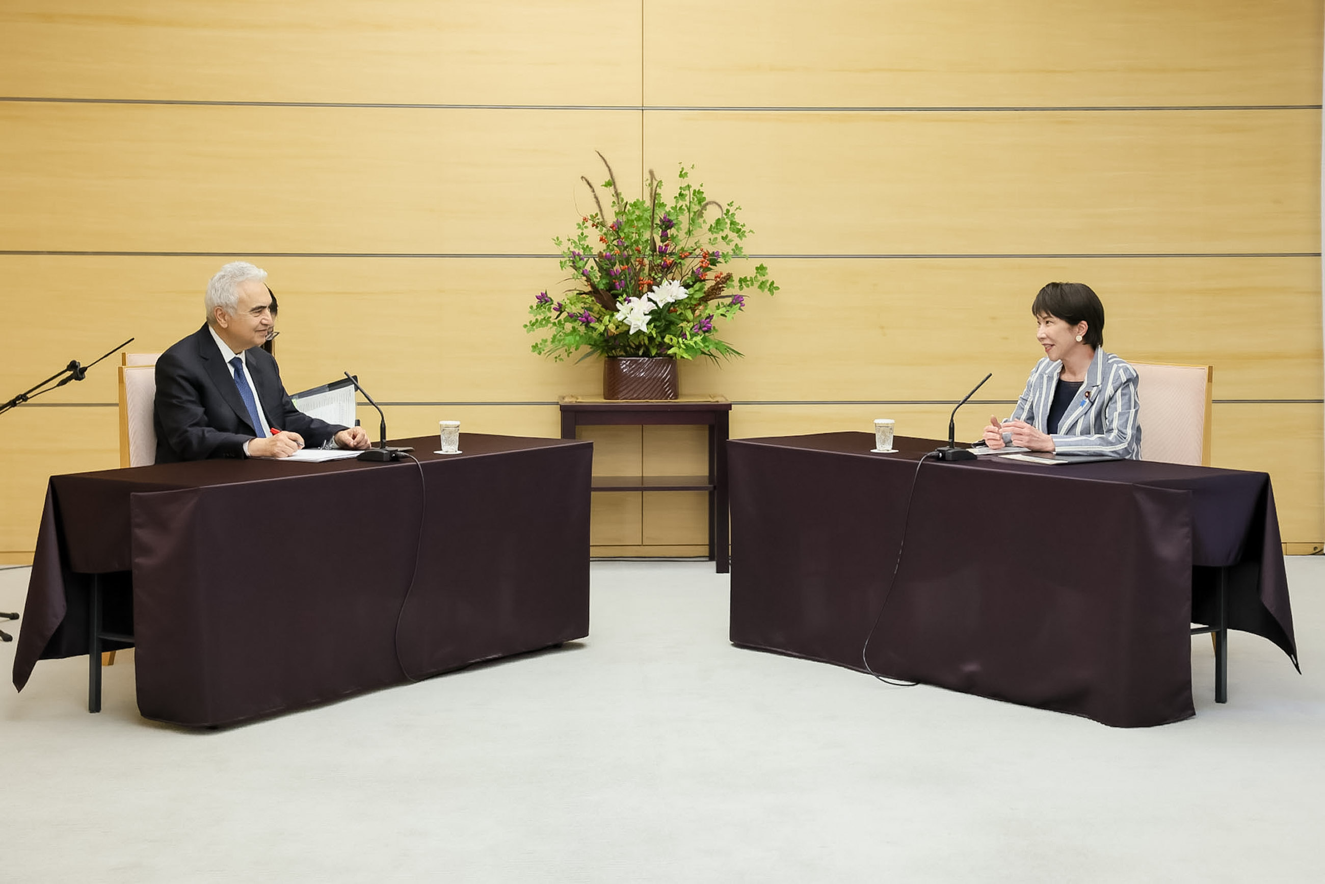 高市首相接受拜会2