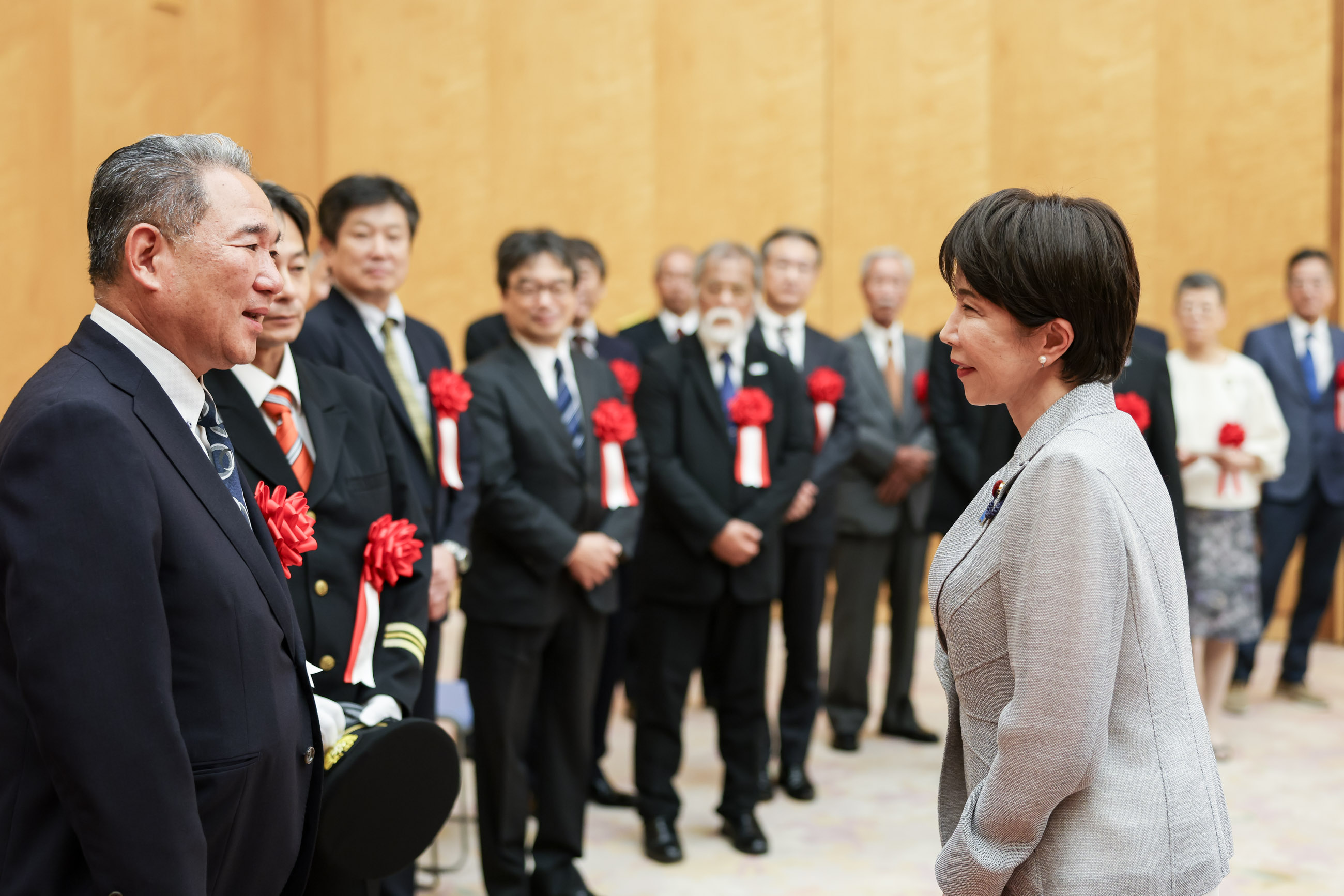 高市首相与获奖者交流1