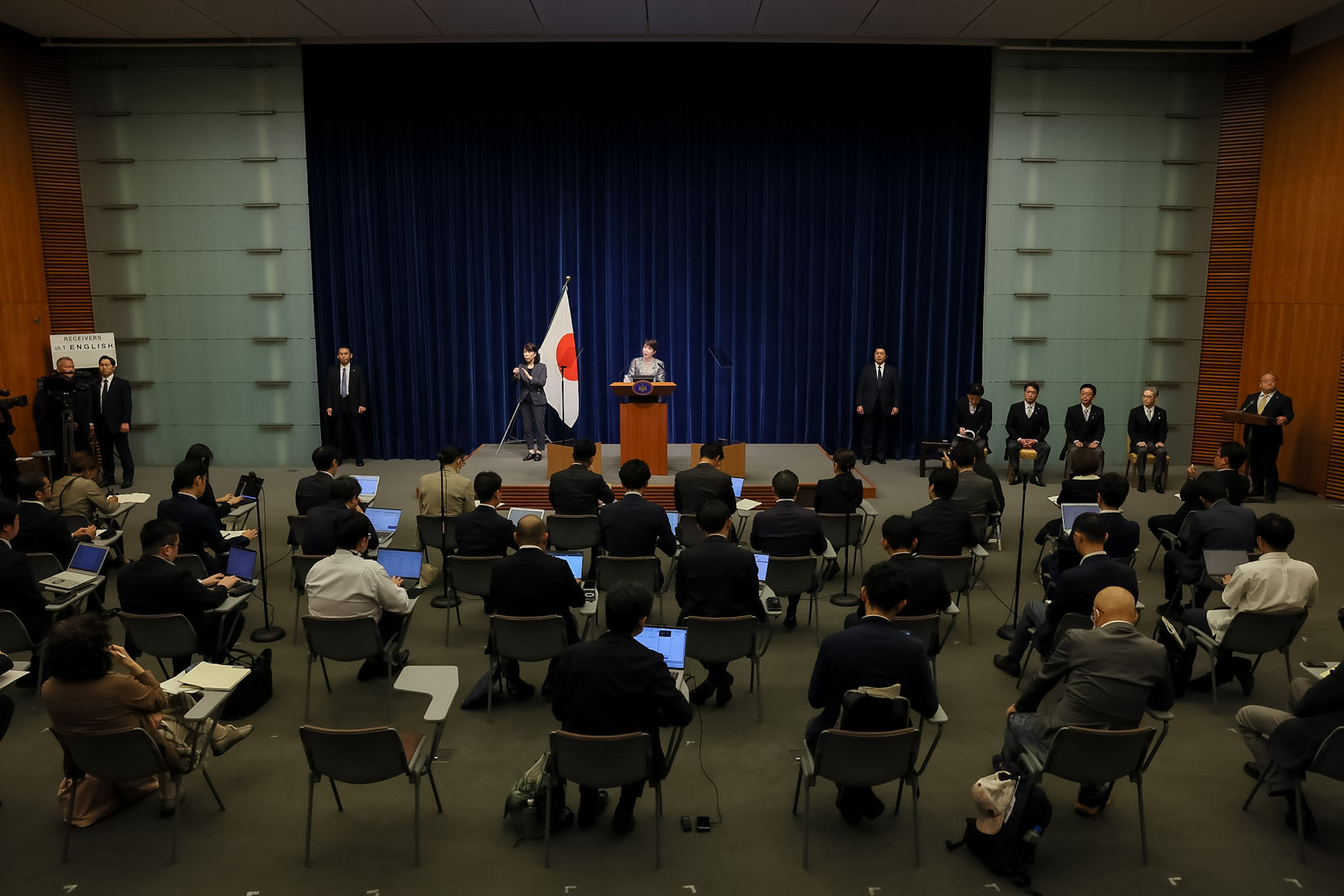 高市首相举行记者招待会4