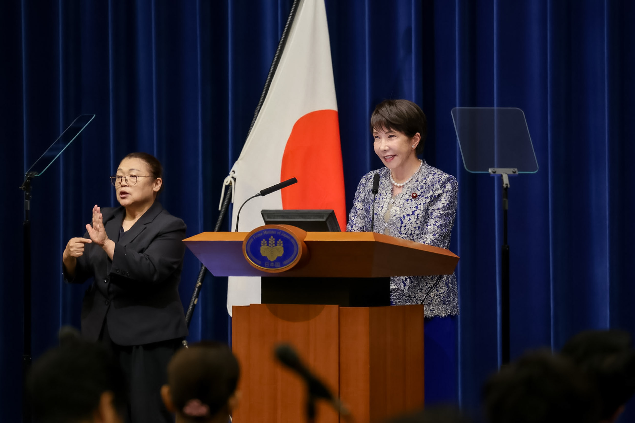 高市首相举行记者招待会5