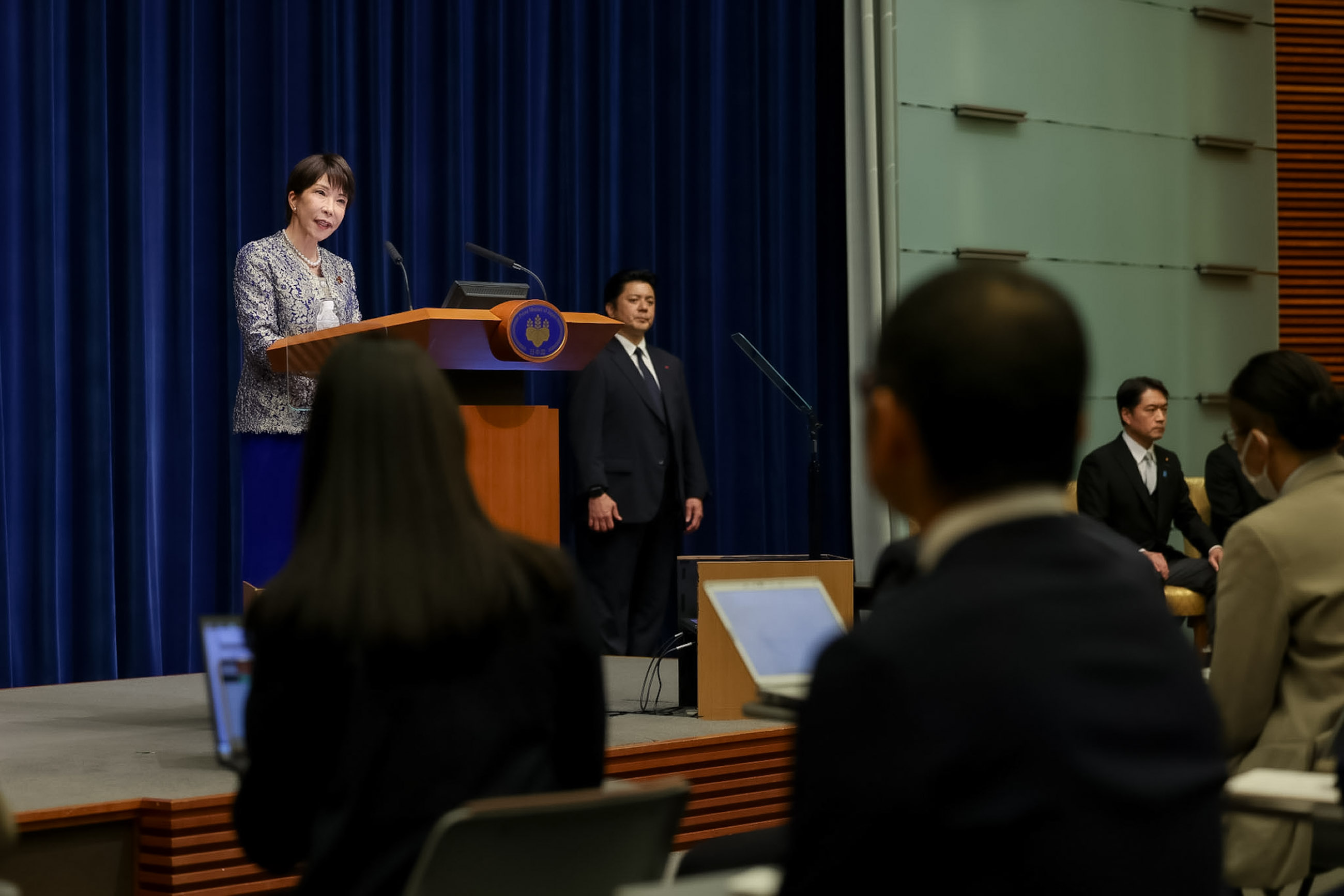 高市首相举行记者招待会9