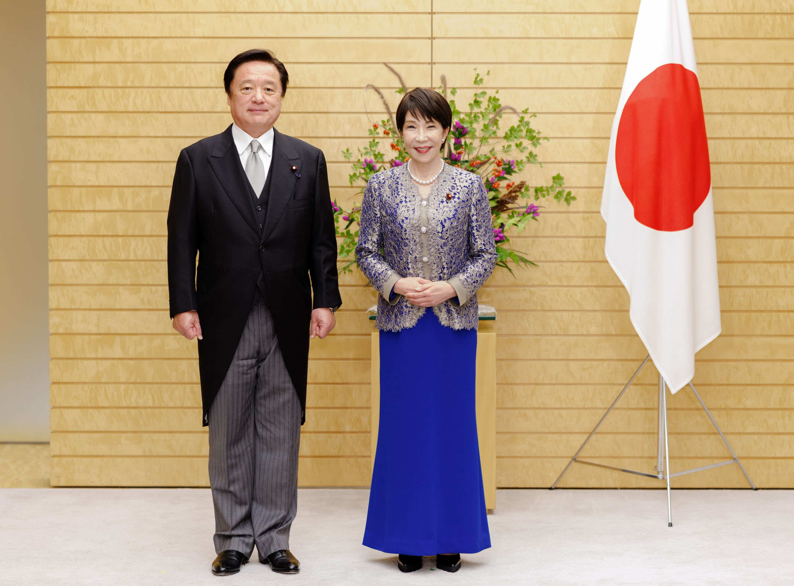 与首相辅佐官合影留念2