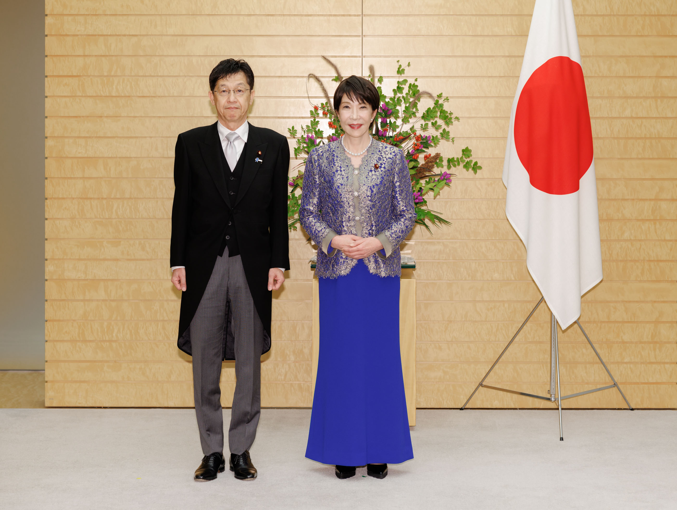与首相辅佐官合影留念4