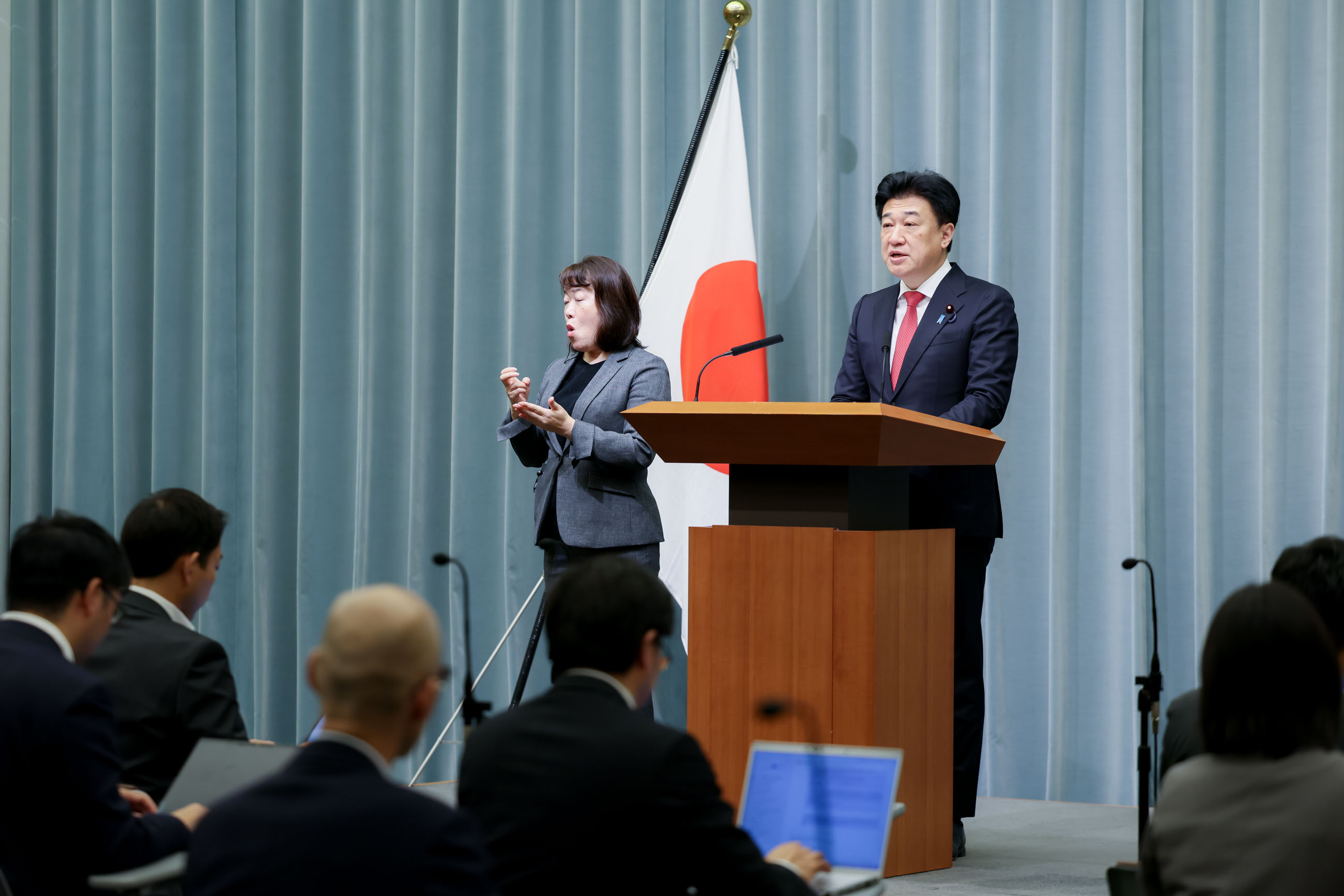 木原官房长官宣读阁僚等名单2