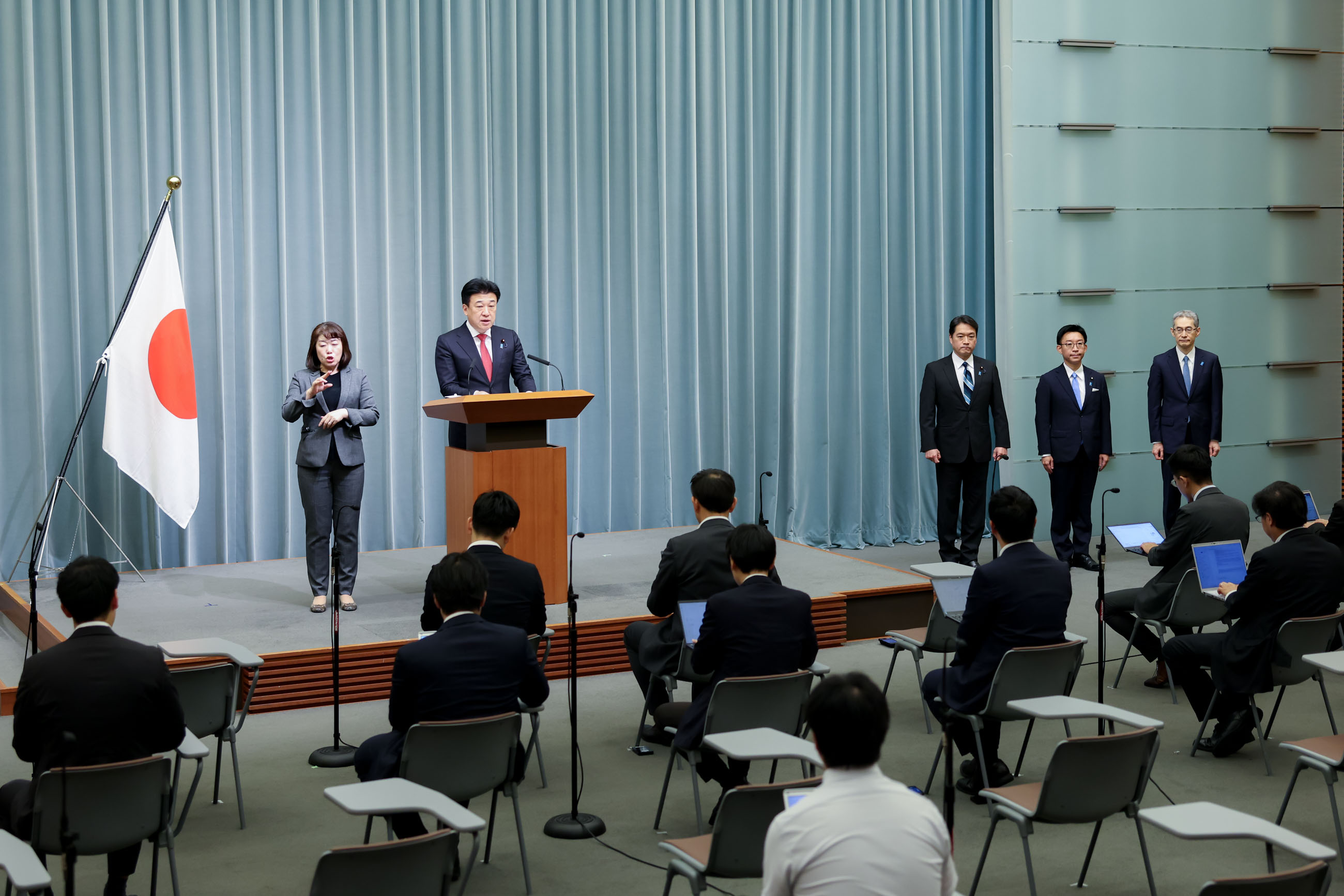 木原官房长官宣读阁僚等名单3