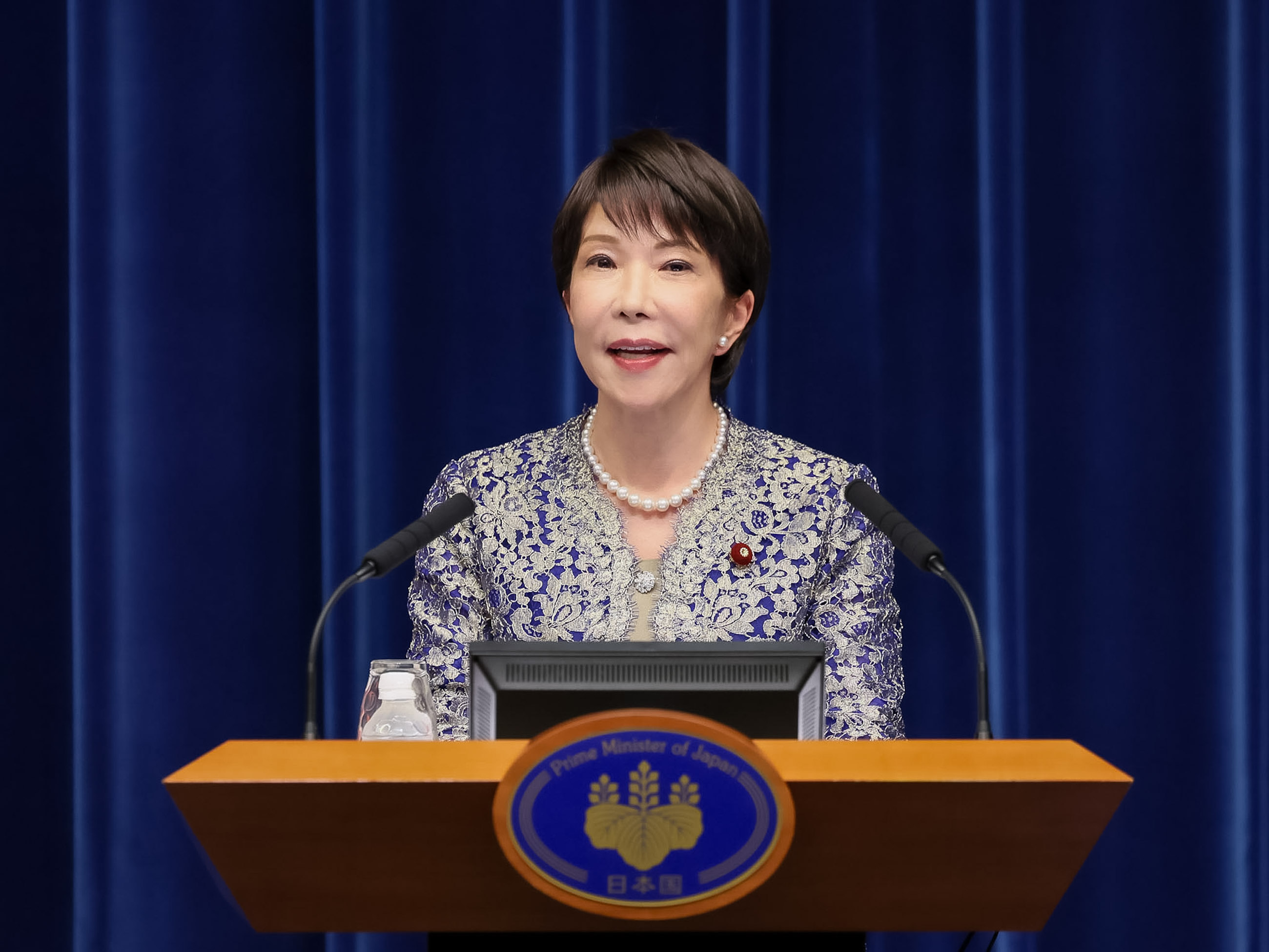 高市首相举行记者招待会1