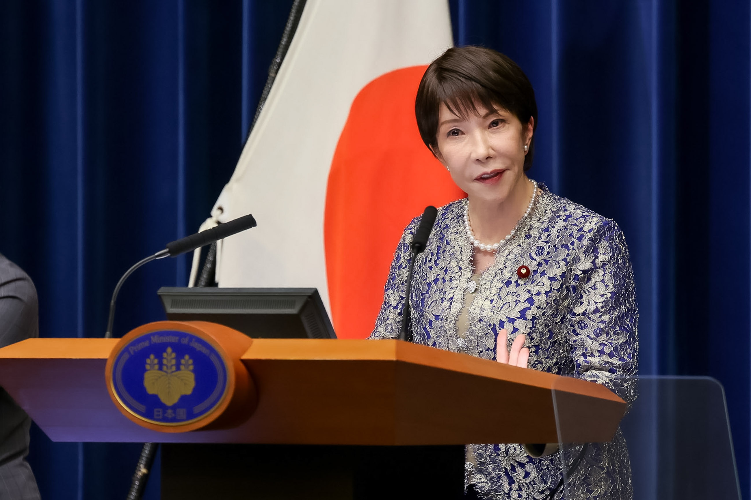 高市首相举行记者招待会2