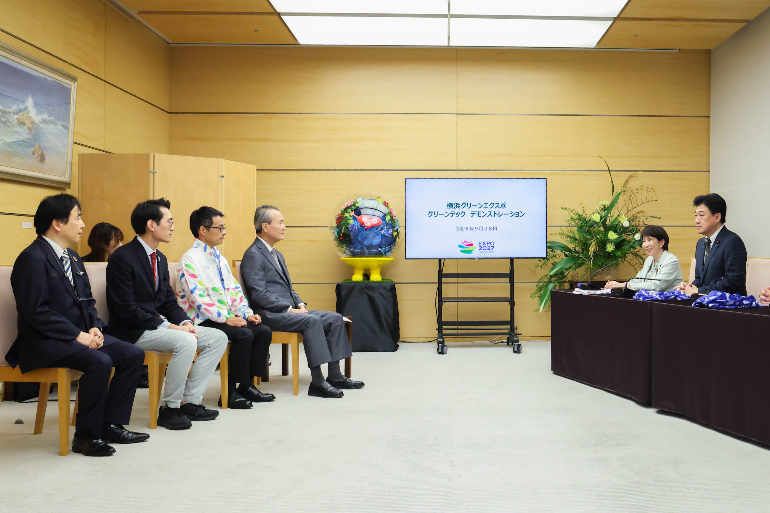 高市首相接受拜会11