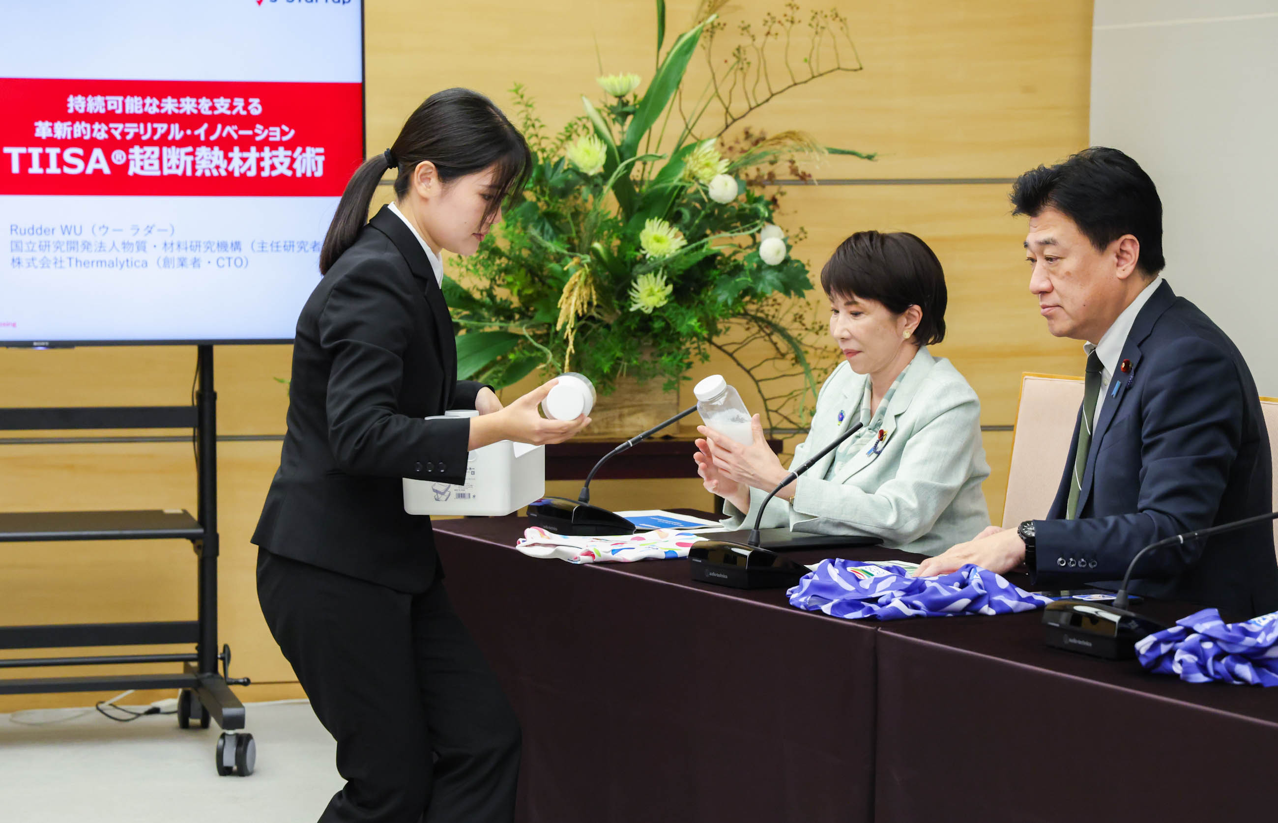 高市首相接受拜会6