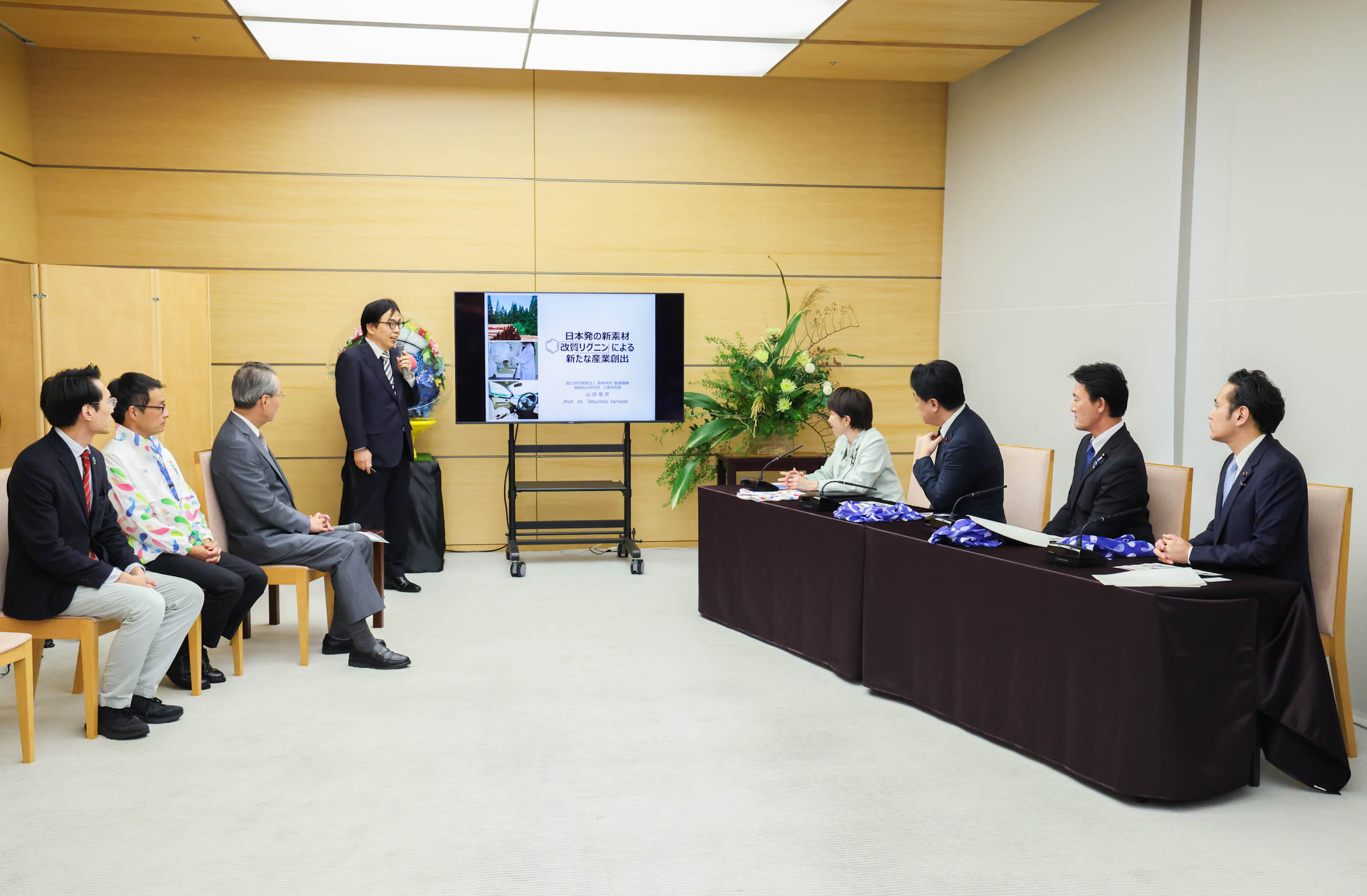 高市首相接受拜会9