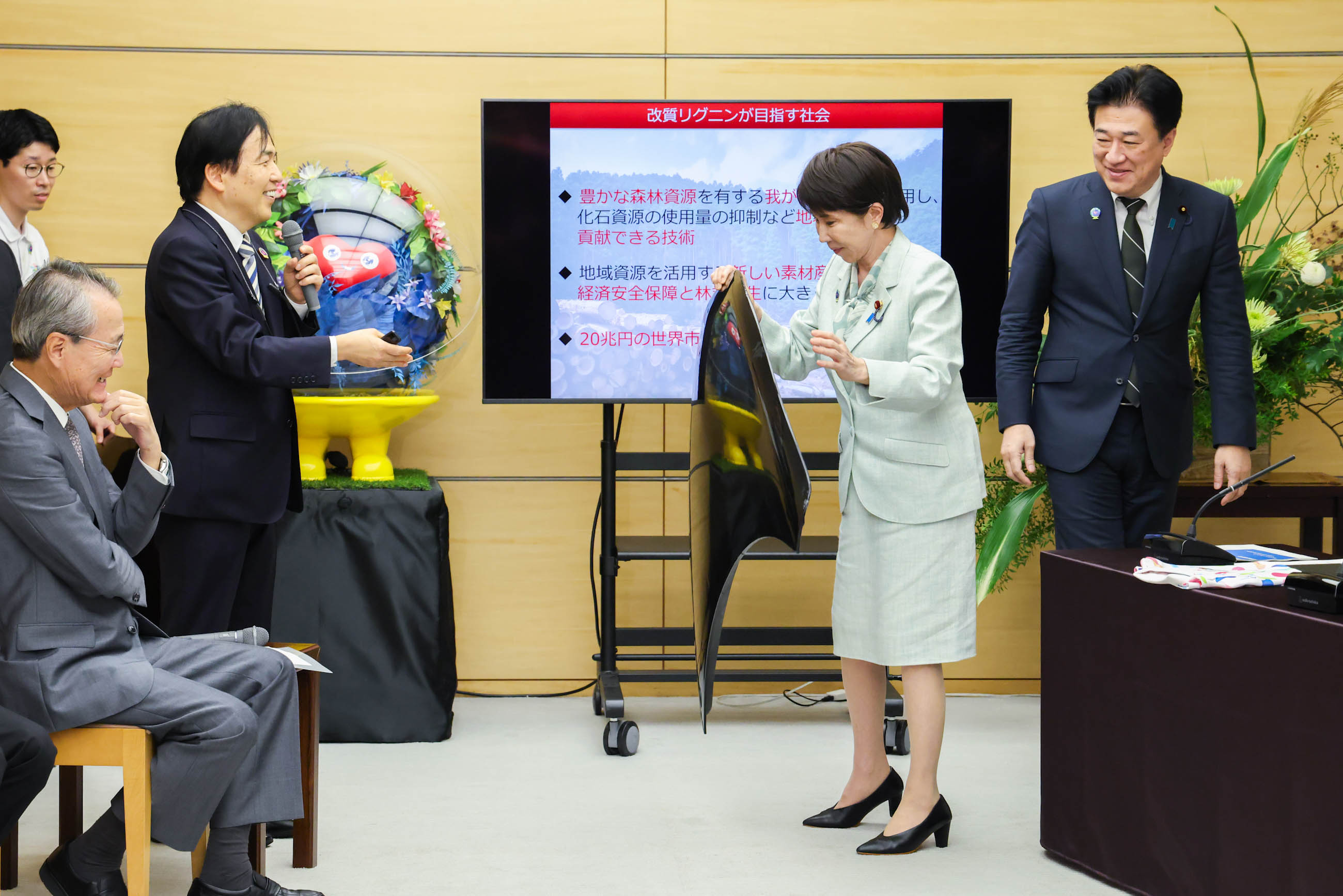 高市首相接受拜会10