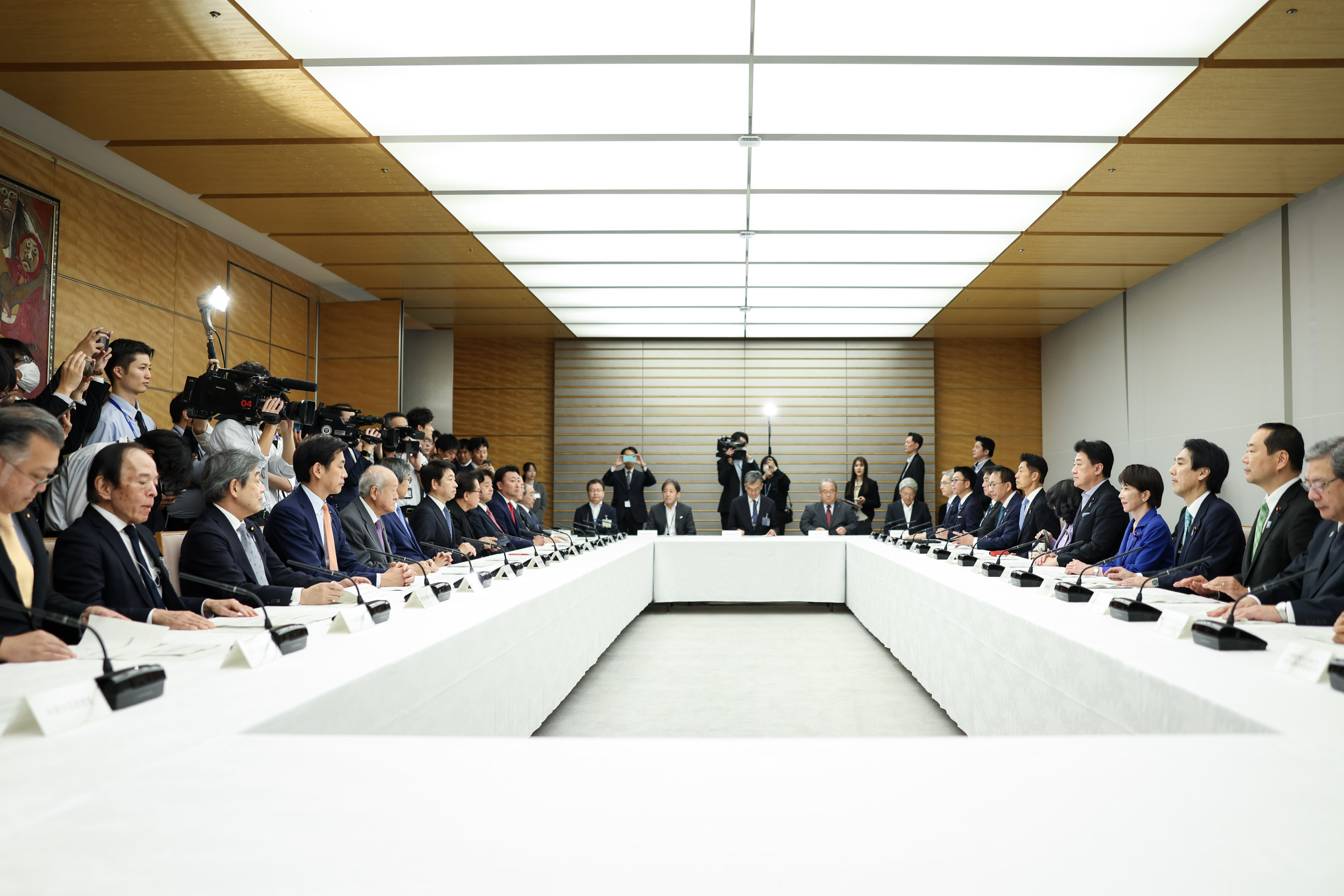 高市首相出席会议2